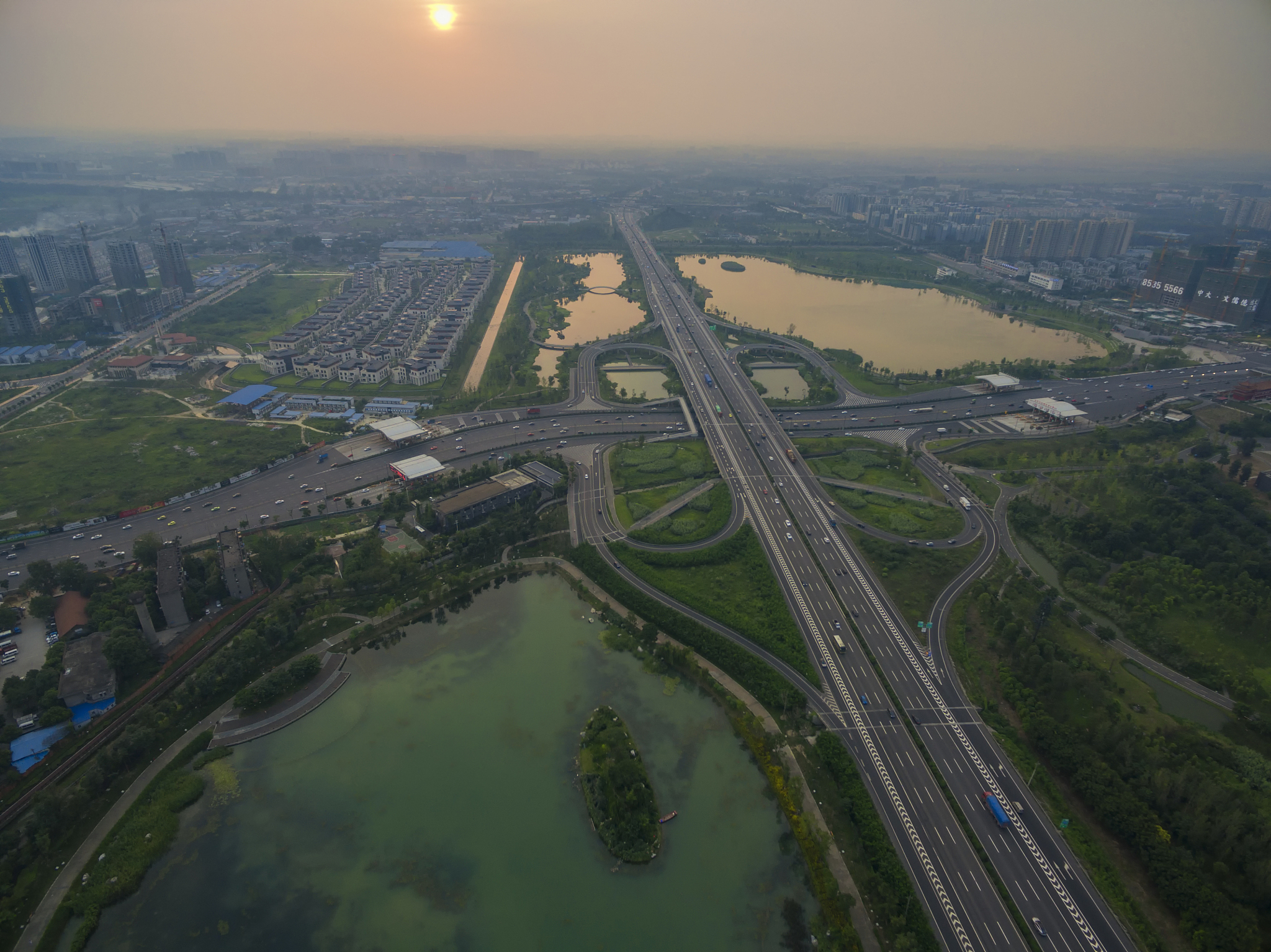 成都华夏旅游商务学校城市轨道交通运营服务专业就业前景分析 - 就业机会与未来发展