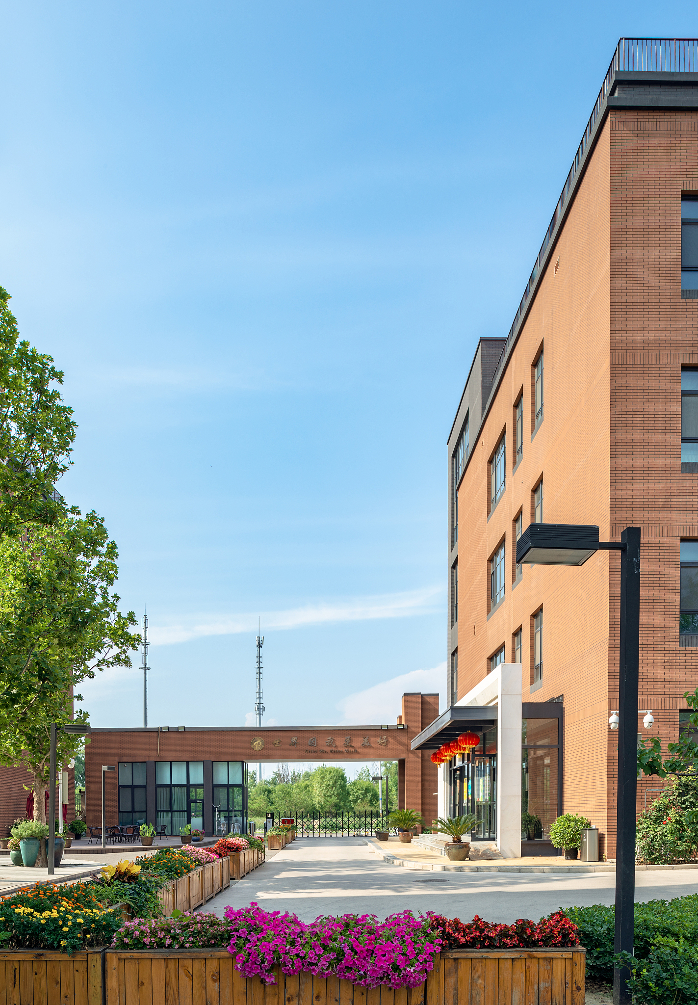 宁波北仑弘途技工学校2023年新址地址 - 培养技能人才的摇篮