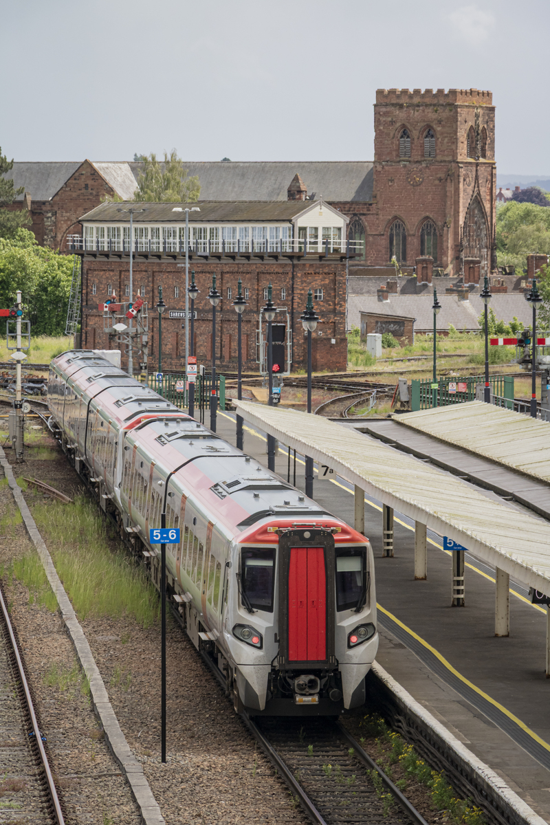 美国的第一条横贯大陆铁路最东边是哪里