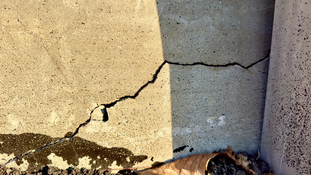 混凝土受压裂缝形成原因分析 - 土木工程