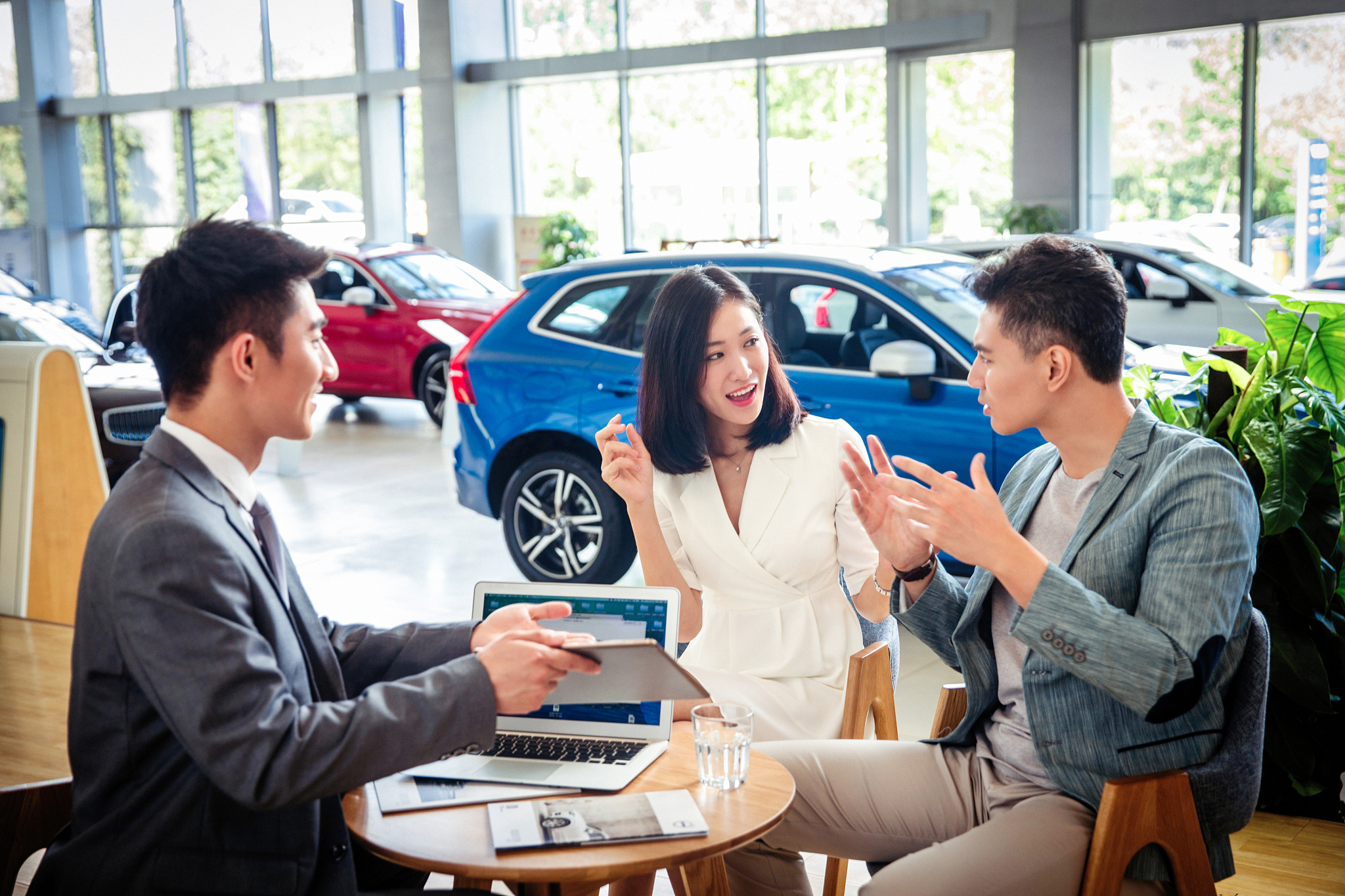 汽车销售实习观察：流程、技巧和客户需求分析