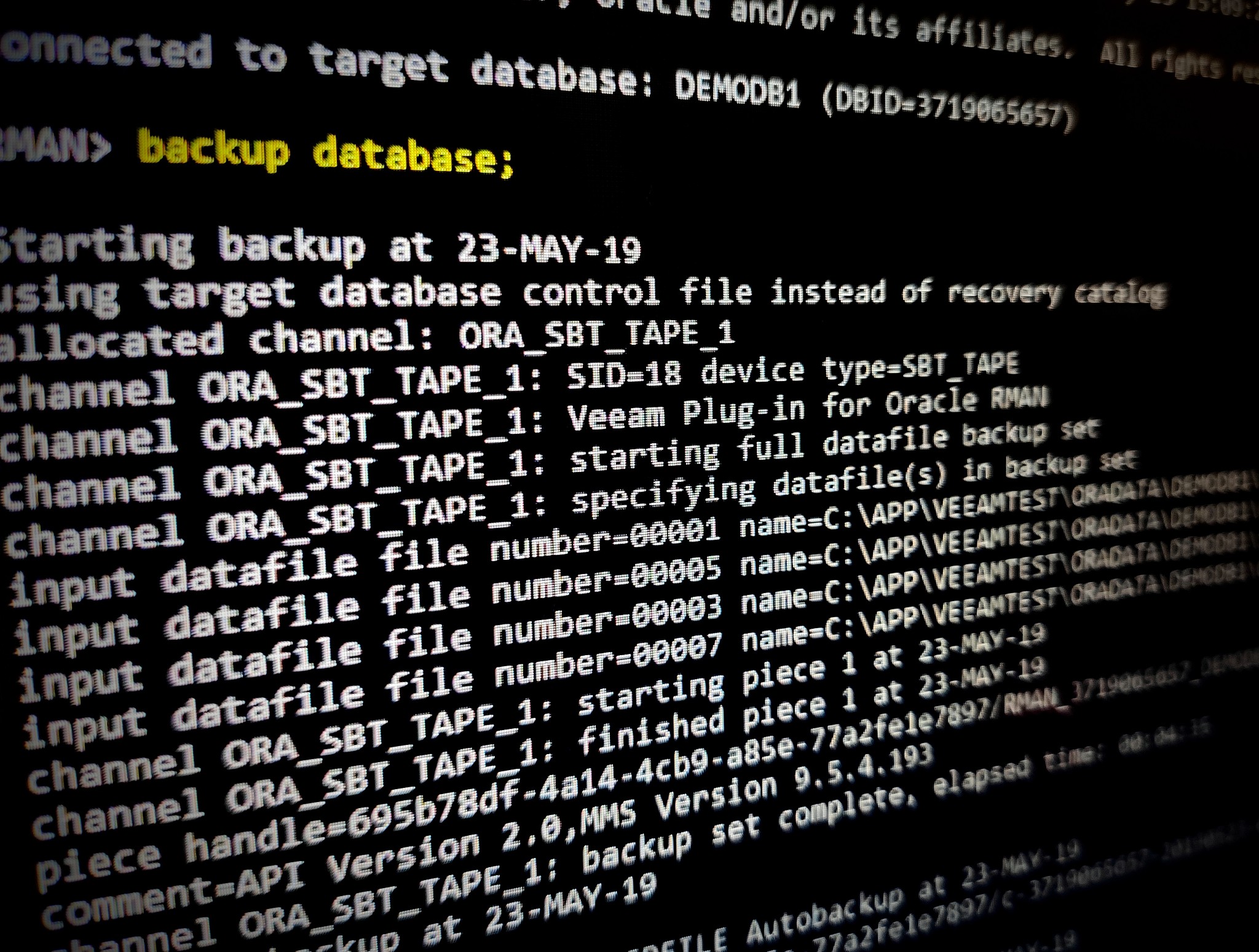 Java 定时任务监控物理内存使用情况