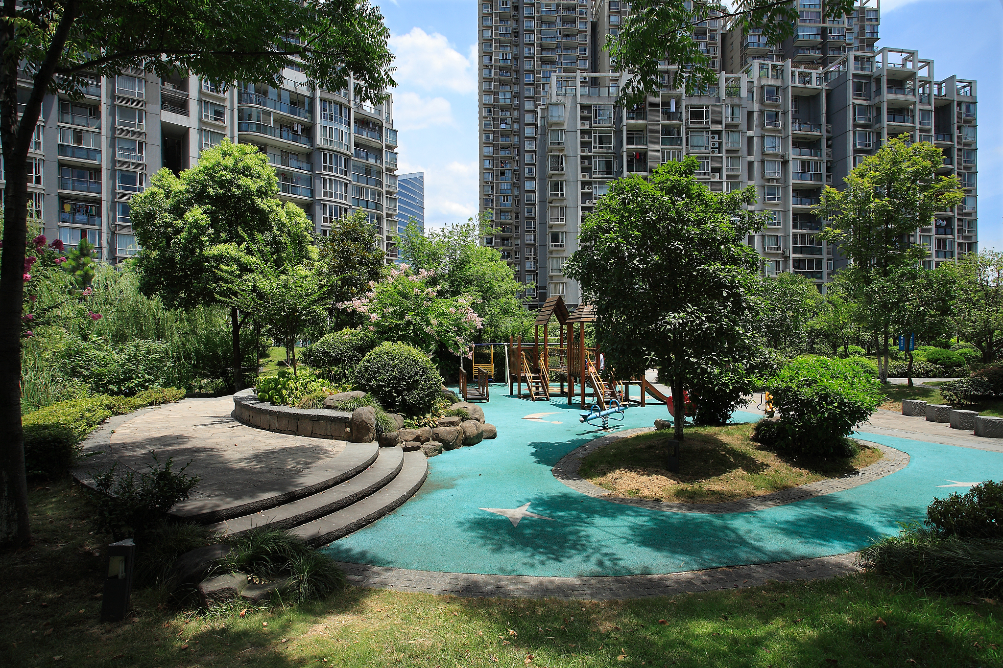 茨坝都市枫林小区环境如何回答加拓展。