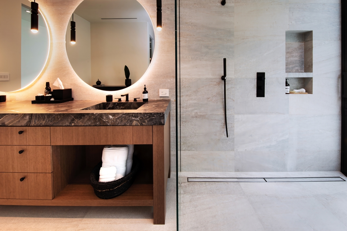 酒店浴室为什么都设计成透明的？冷知识揭秘！