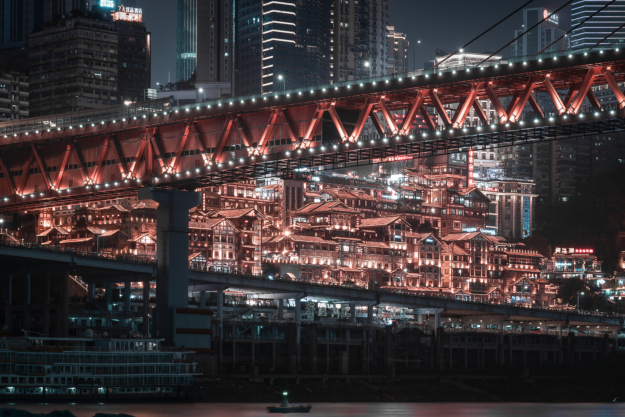 山城的夜景,总能给人大气磅礴的感觉.