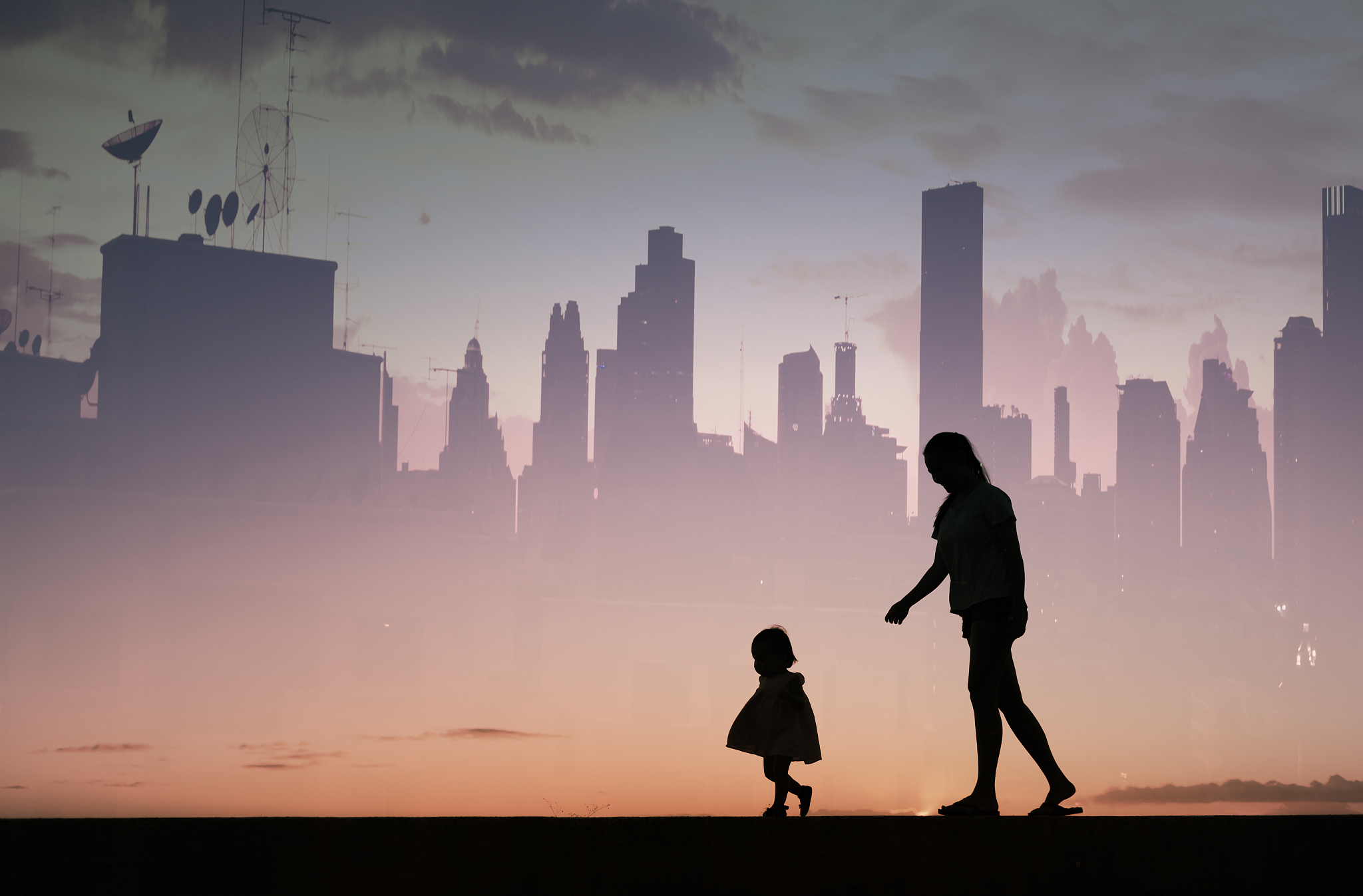 儿子从小到大的成长历程做一个视频。请以母亲的角度帮我生成解说词。