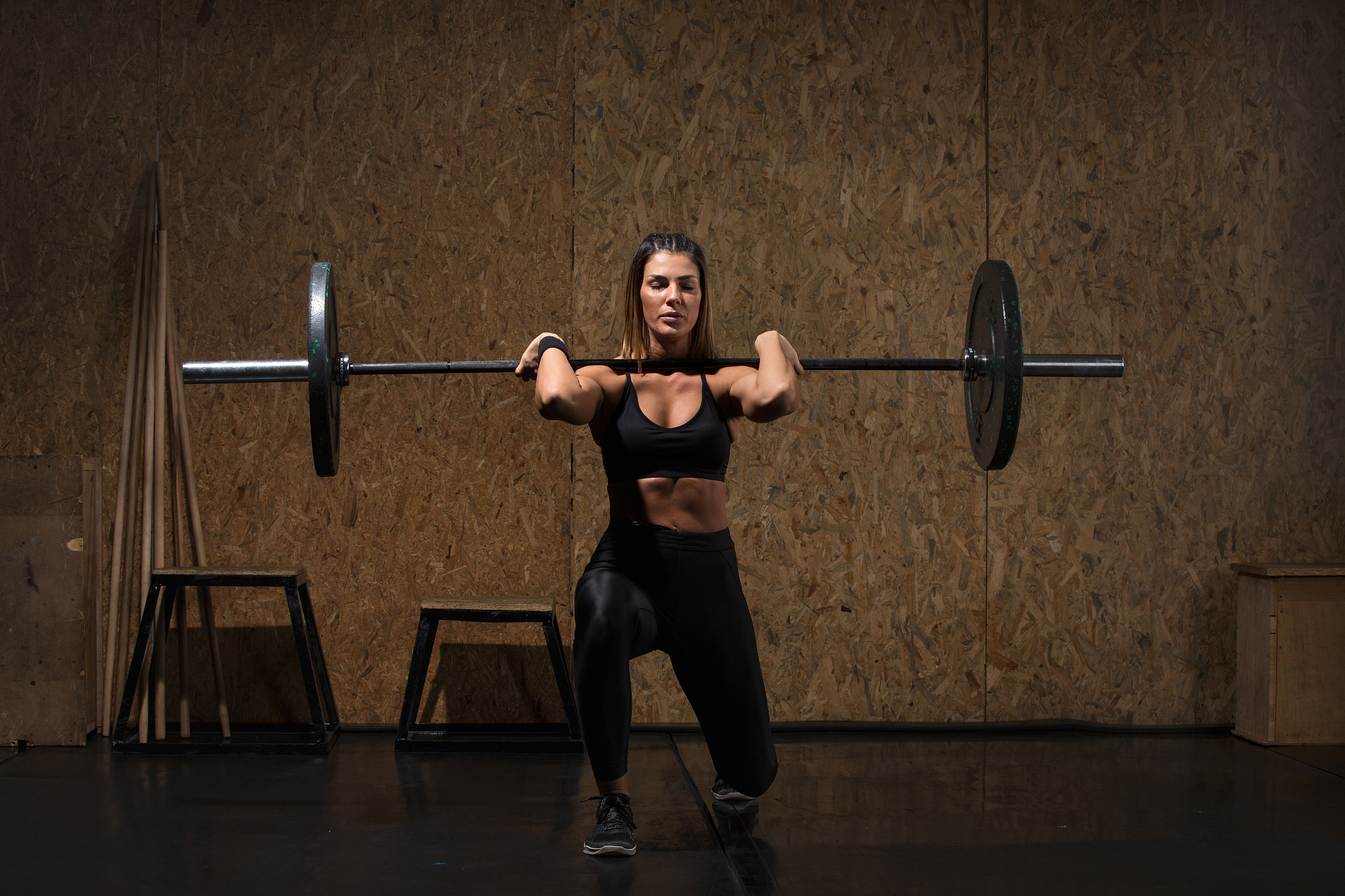 我的极限硬拉是240kg做一次那我平时的增力训练应该如何安排？帮我科学量化出来