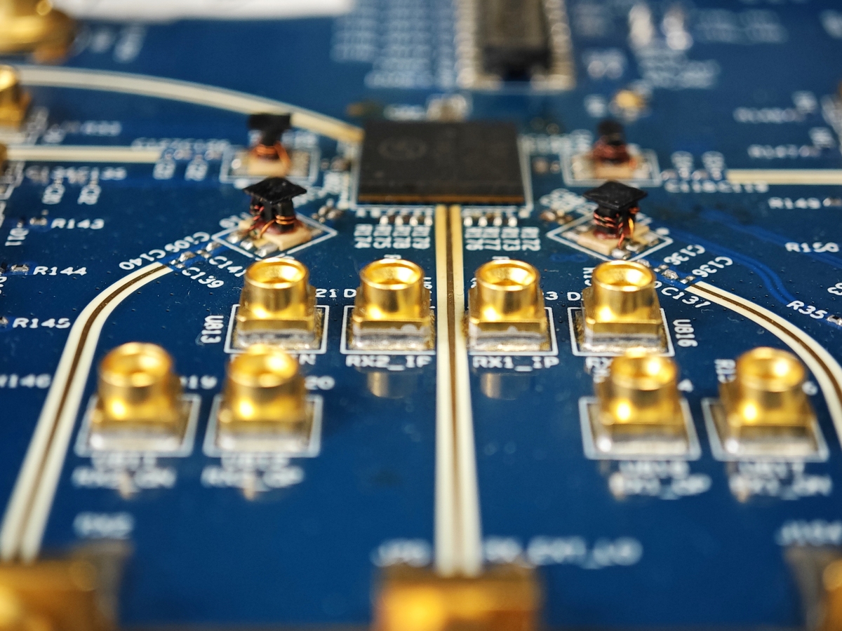 Pixhawk 2.4.8 陀螺仪传感器数据处理：滤波、校准和姿态解算