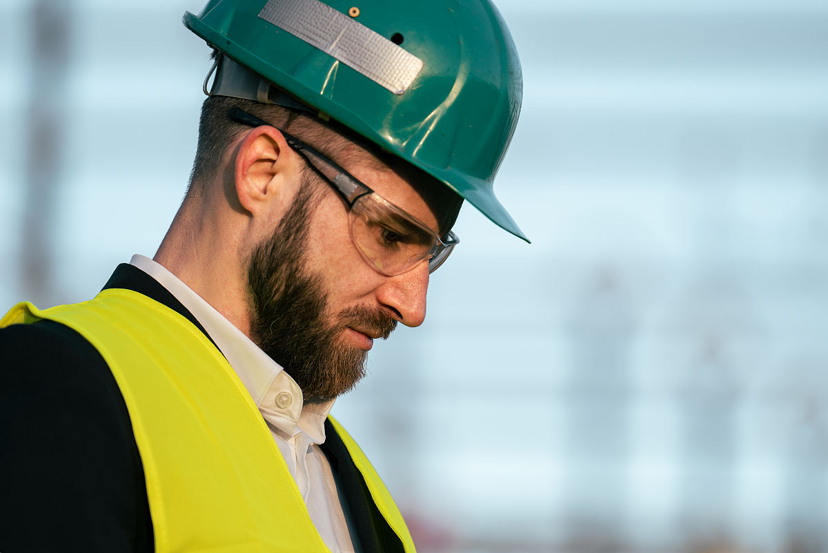 初中毕业孩子学铁路供电：利弊分析与职业选择建议