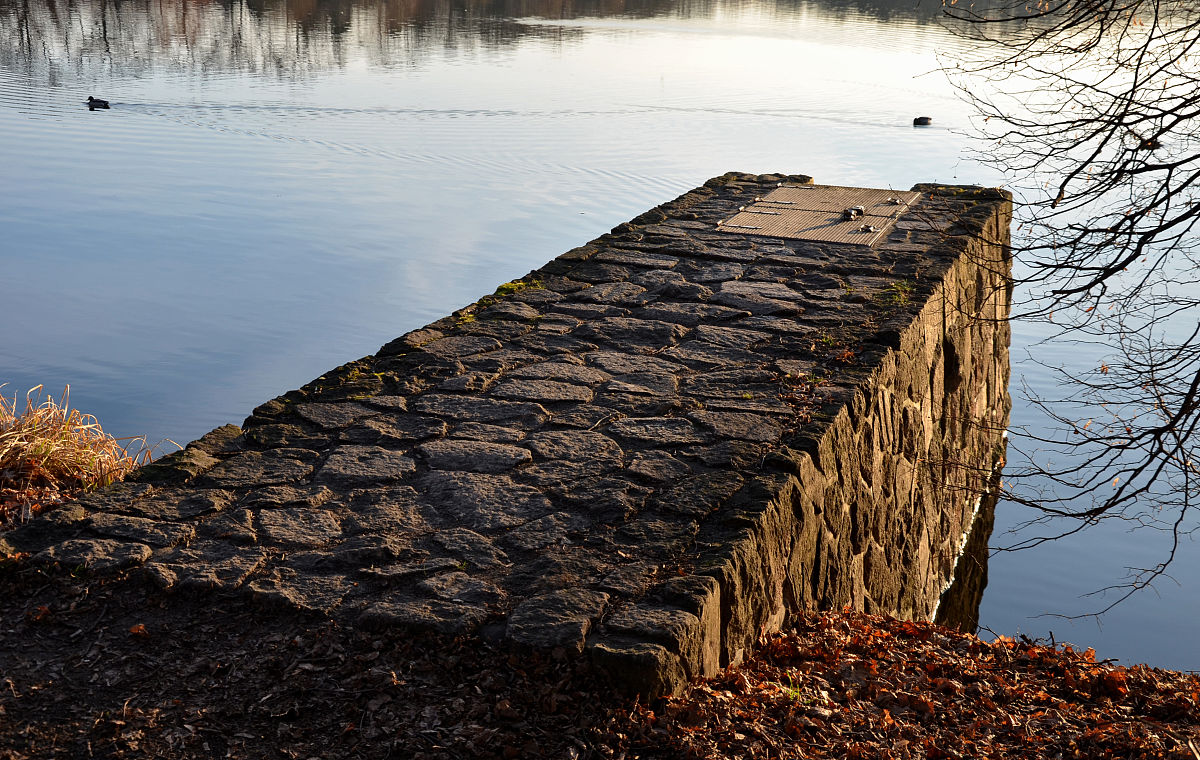鄱阳湖调节长江水量机制：接纳、蓄水、水闸、管理