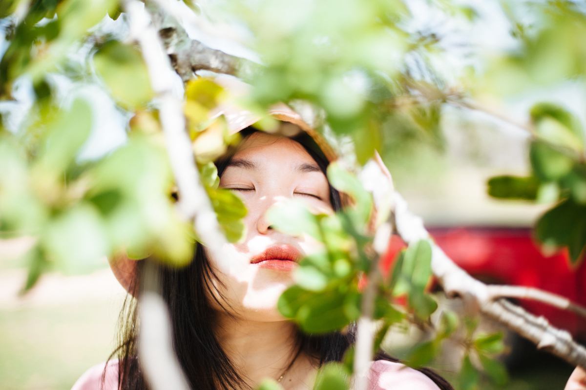 荻花苇叶,莽莽苍苍,露珠成霜.欲访伊人,秋水湾旁