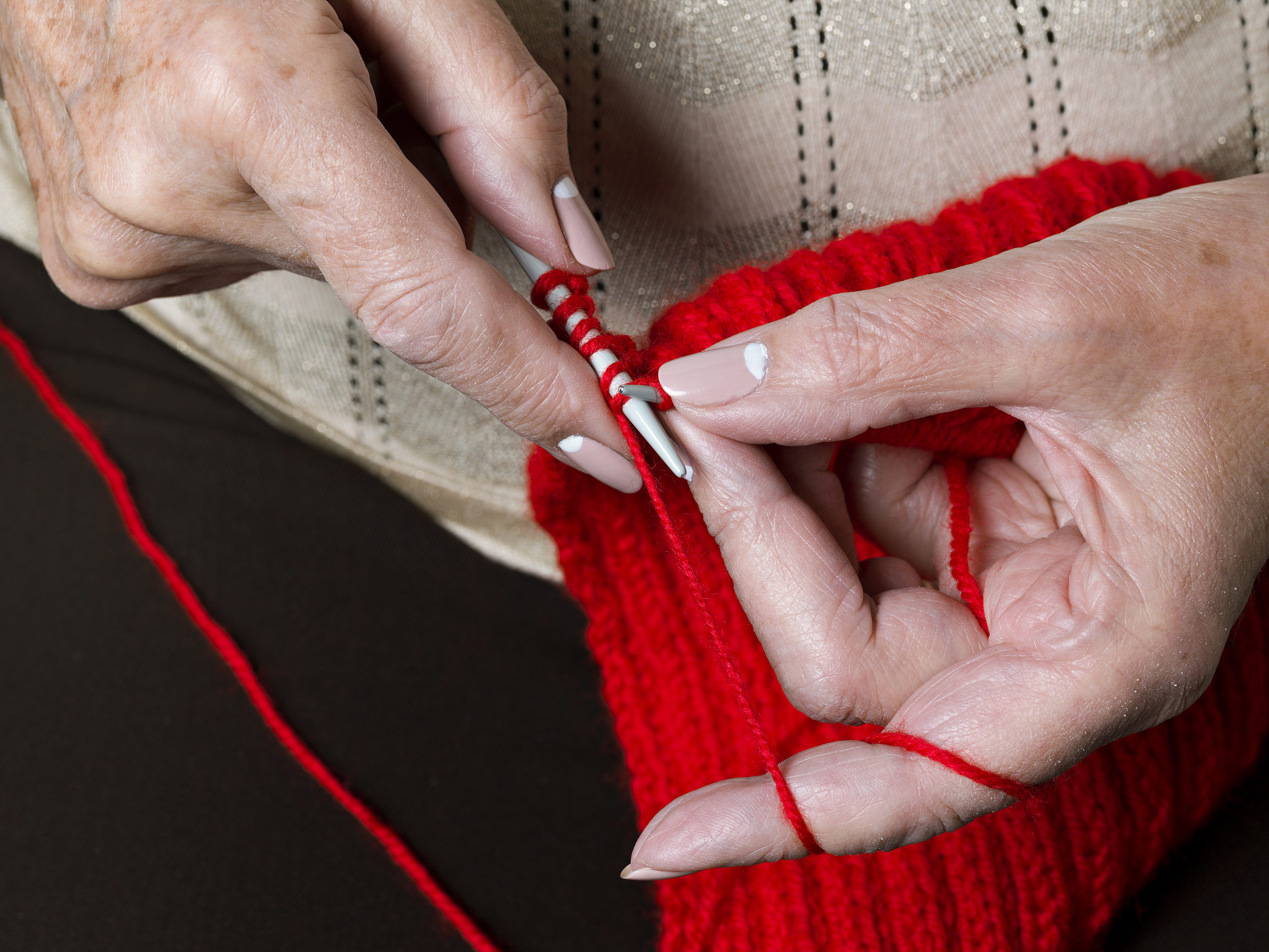 红绳佩戴禁忌：不能随便带？详解红绳的象征意义和佩戴注意事项