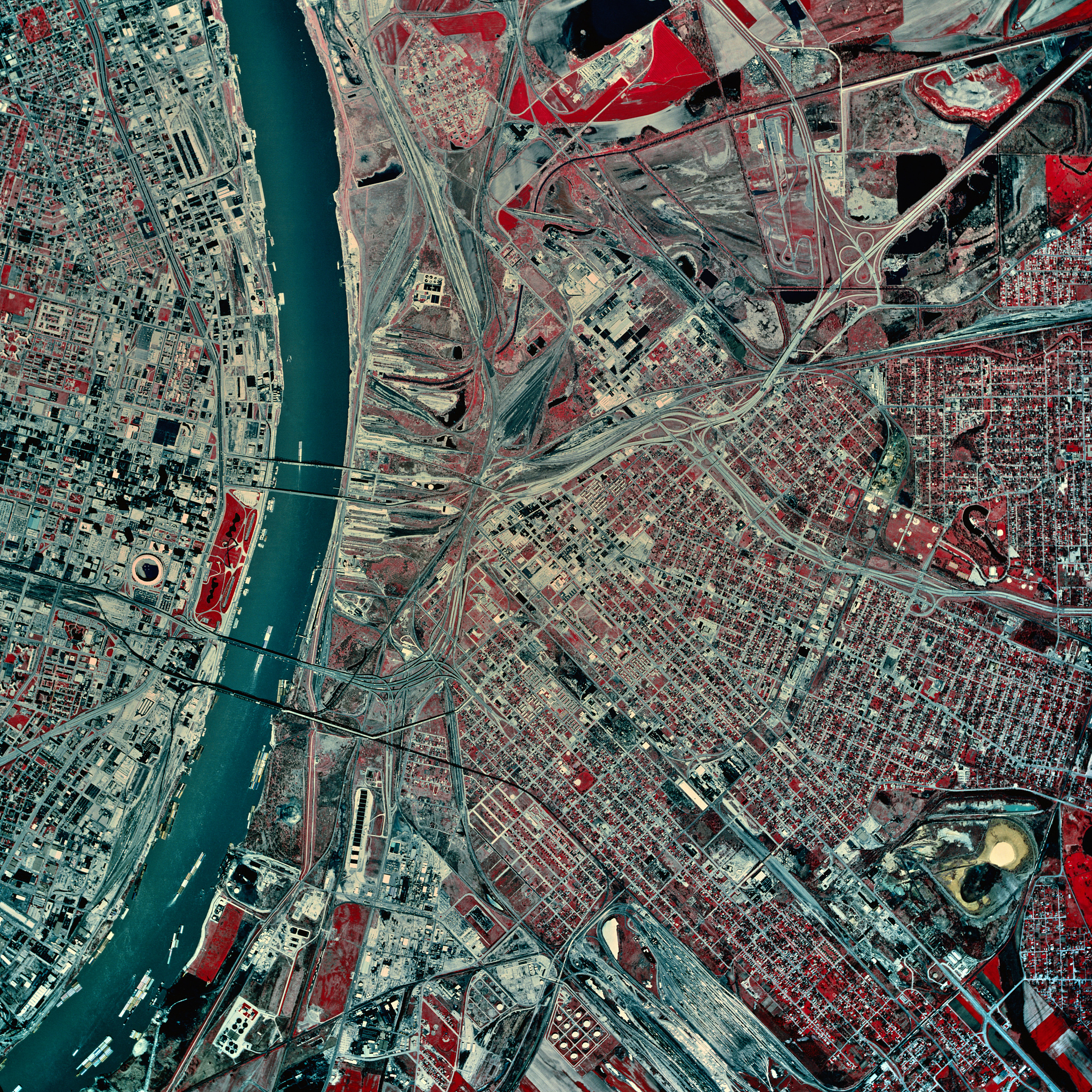 APPLIED GEOGRAPHY 期刊：地理学实践应用研究的先锋