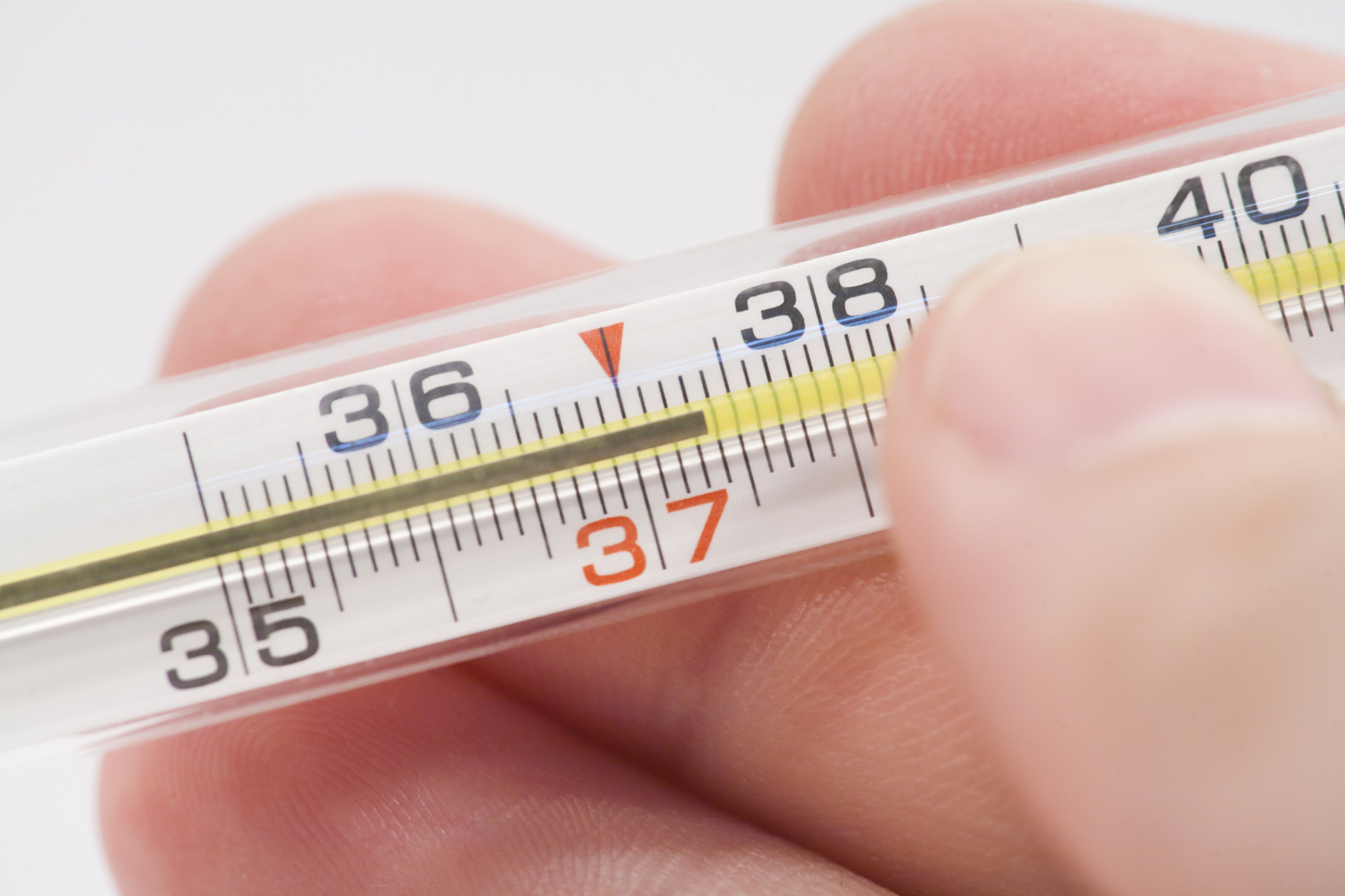 b我 b持续一周低烧咋办brbchatcaict b如果持续一周低烧建议及时就医。可能需要进行一些检查例如血液检查、X光检查或其他检查以确定病因和治疗方案。同时要注意保持充足的水分和休息避免过度劳累和受寒等可能诱发发热的因素。brb我 b咋办brbchatcaict b的具体治疗方案还要根据医生的诊断和建议而定所以建议尽快就医。同时可以适当服用退烧药物缓解症状。br不去医院咋办