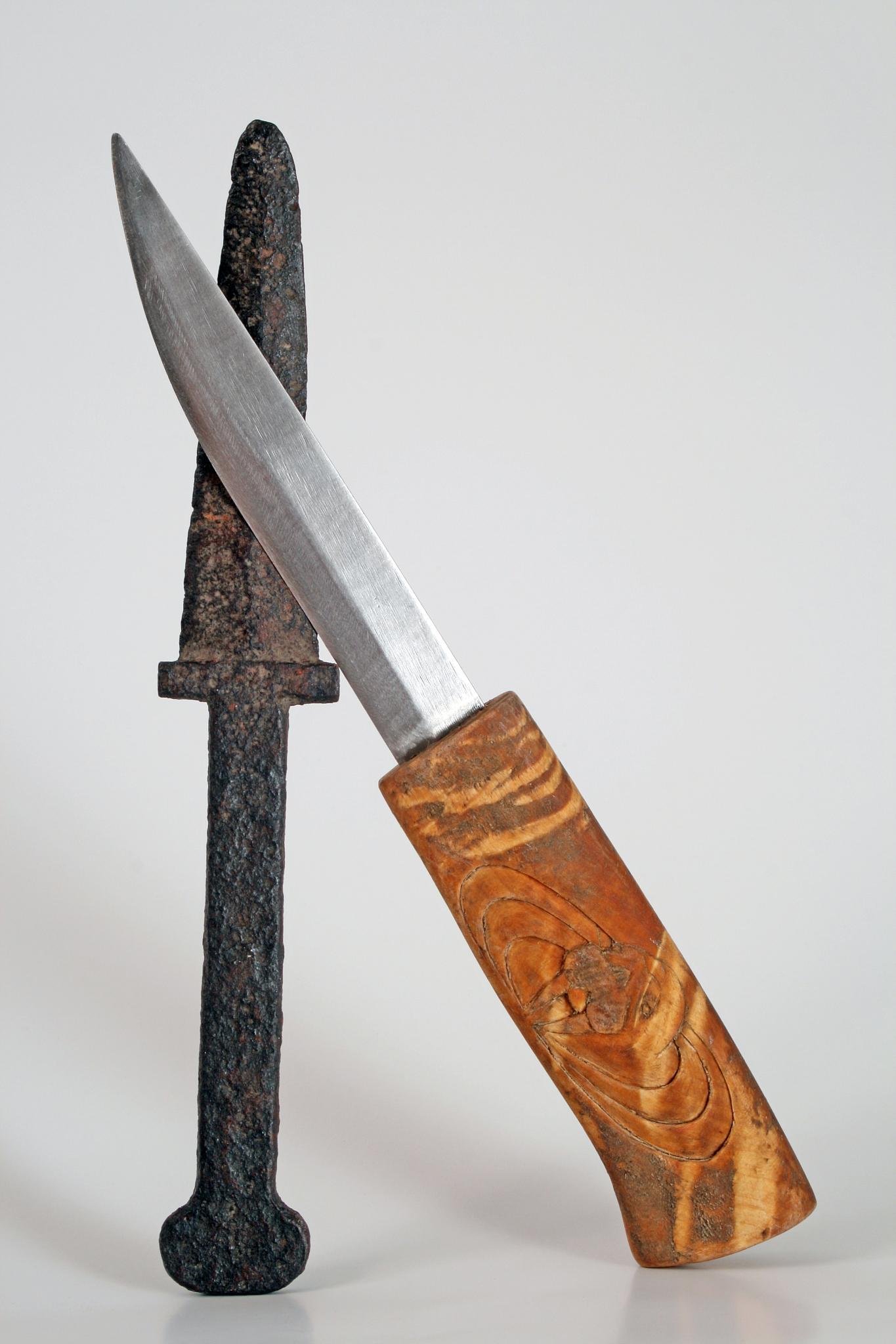 different millenniums knifes
