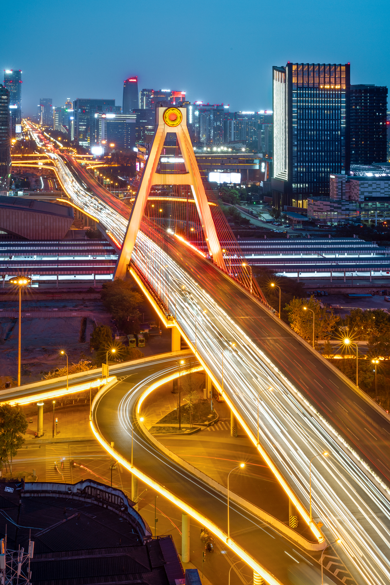 成都媒体概览：日报、晚报、电视台、广播电台、网络媒体等