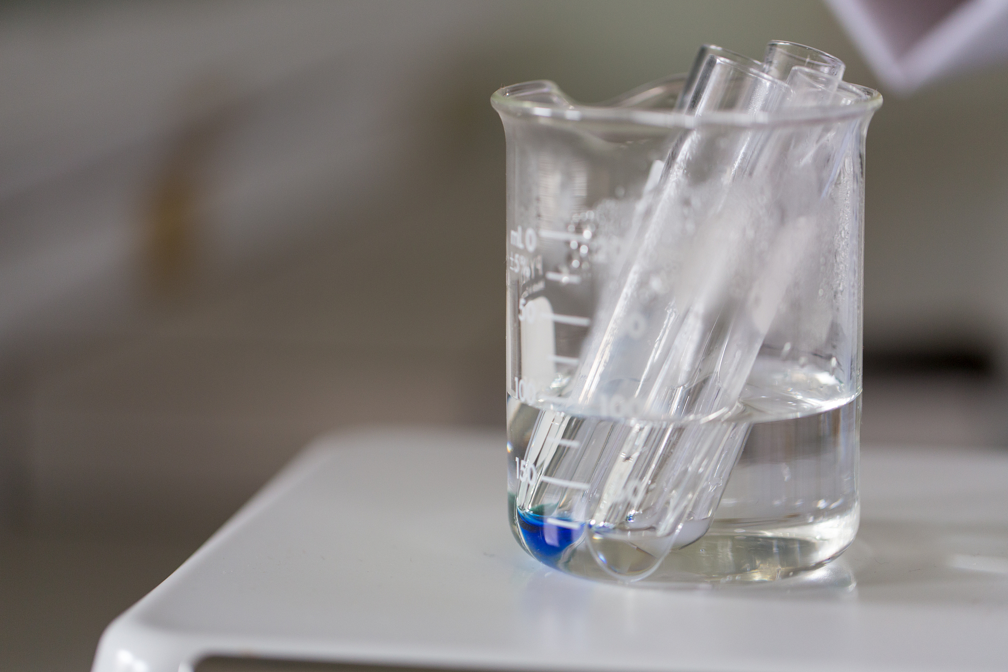 提供一个在家可以做的化学小实验