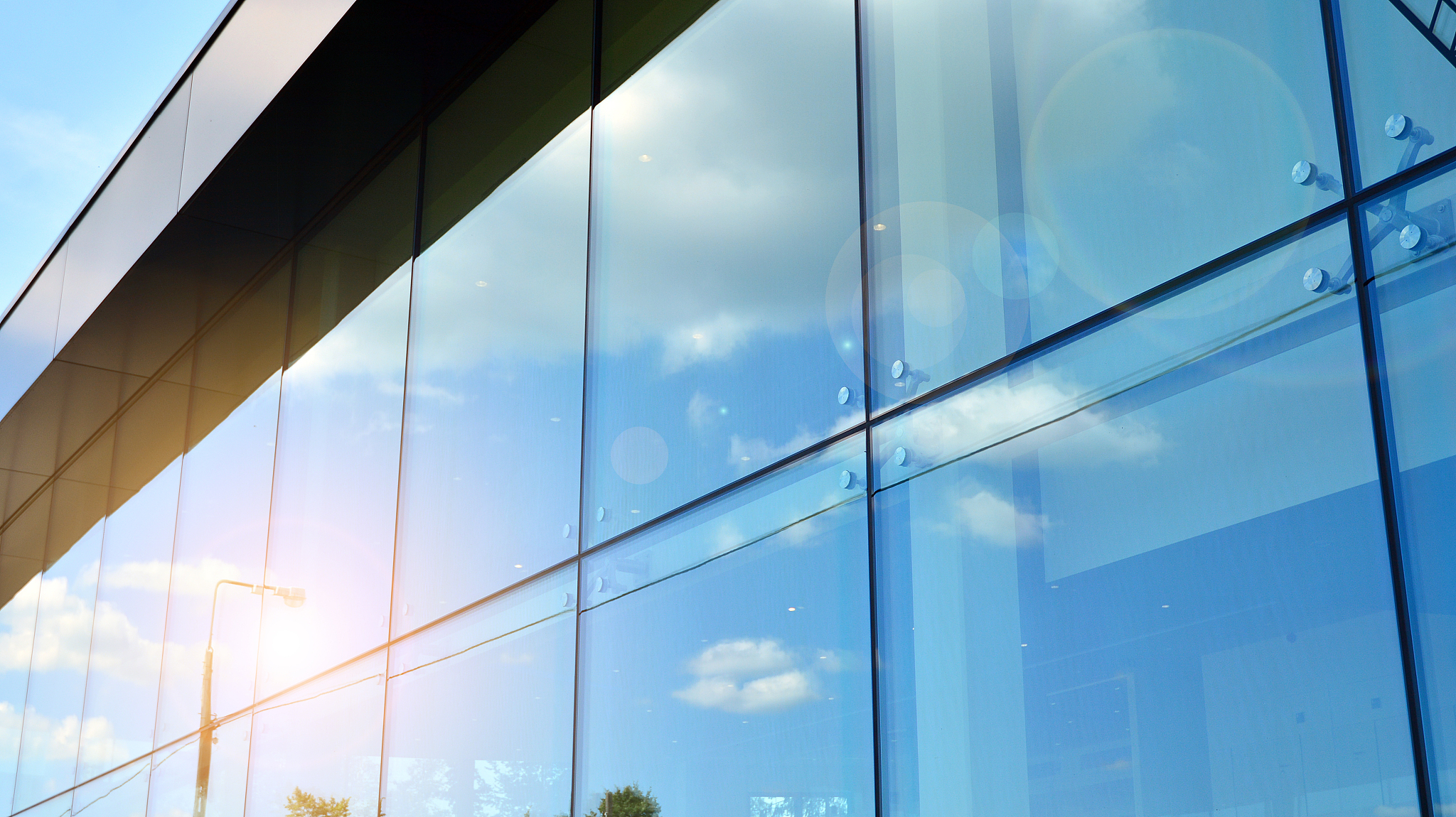 facade texture of a glass mirrored office building.
