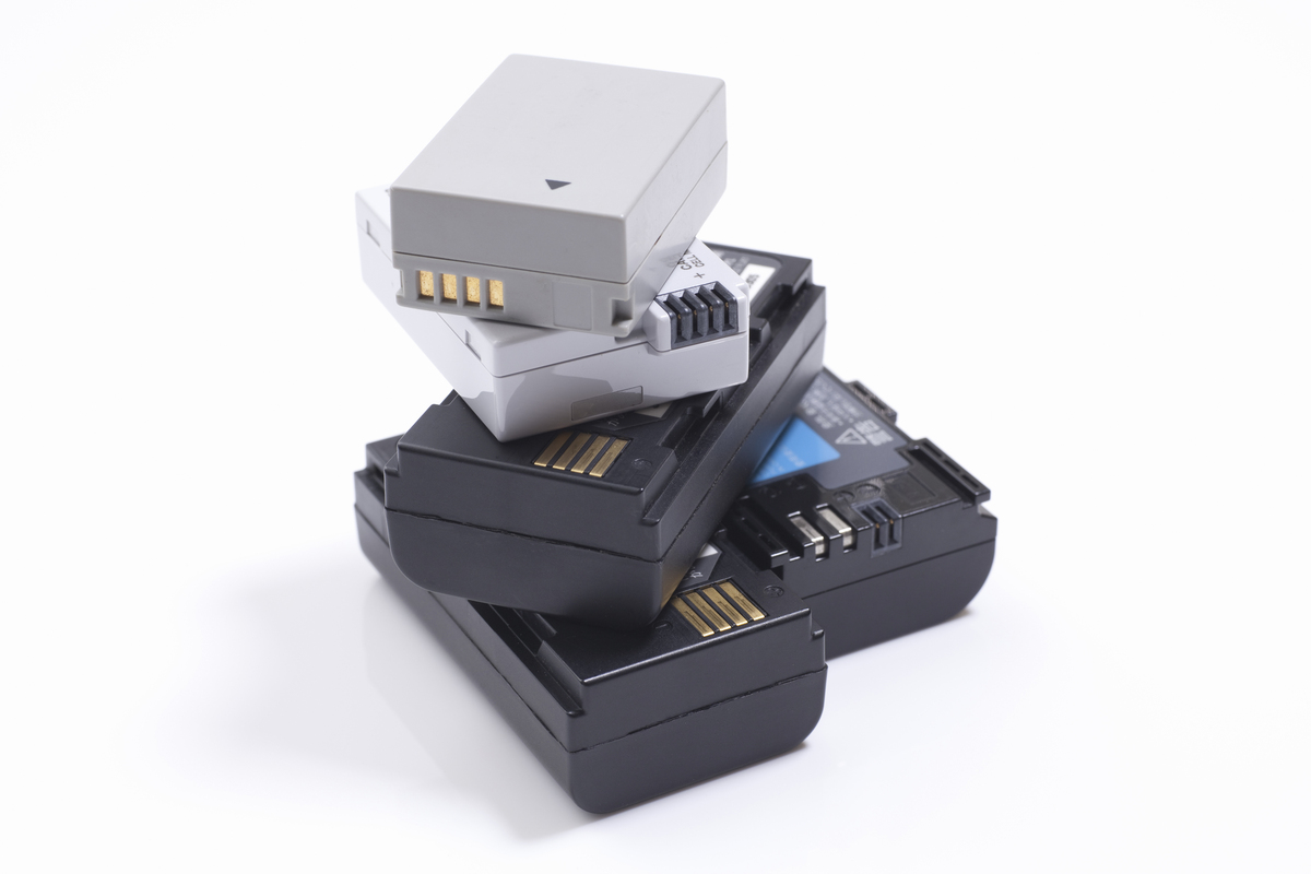 a3.7/aa 电池：锂离子电池类型，适合小型电子设备