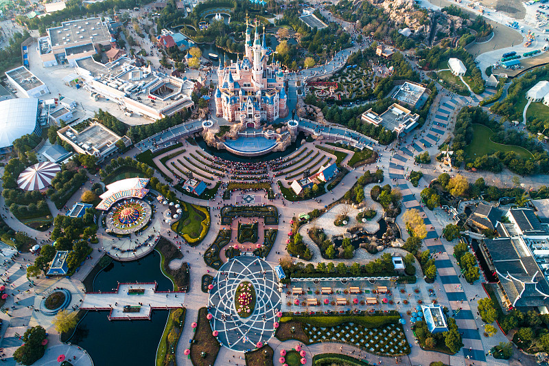 美方工程师：2010年上海迪士尼的规模和蓝图是什么一期土地面积工程周期工程配套以及相关的基础设施是什么