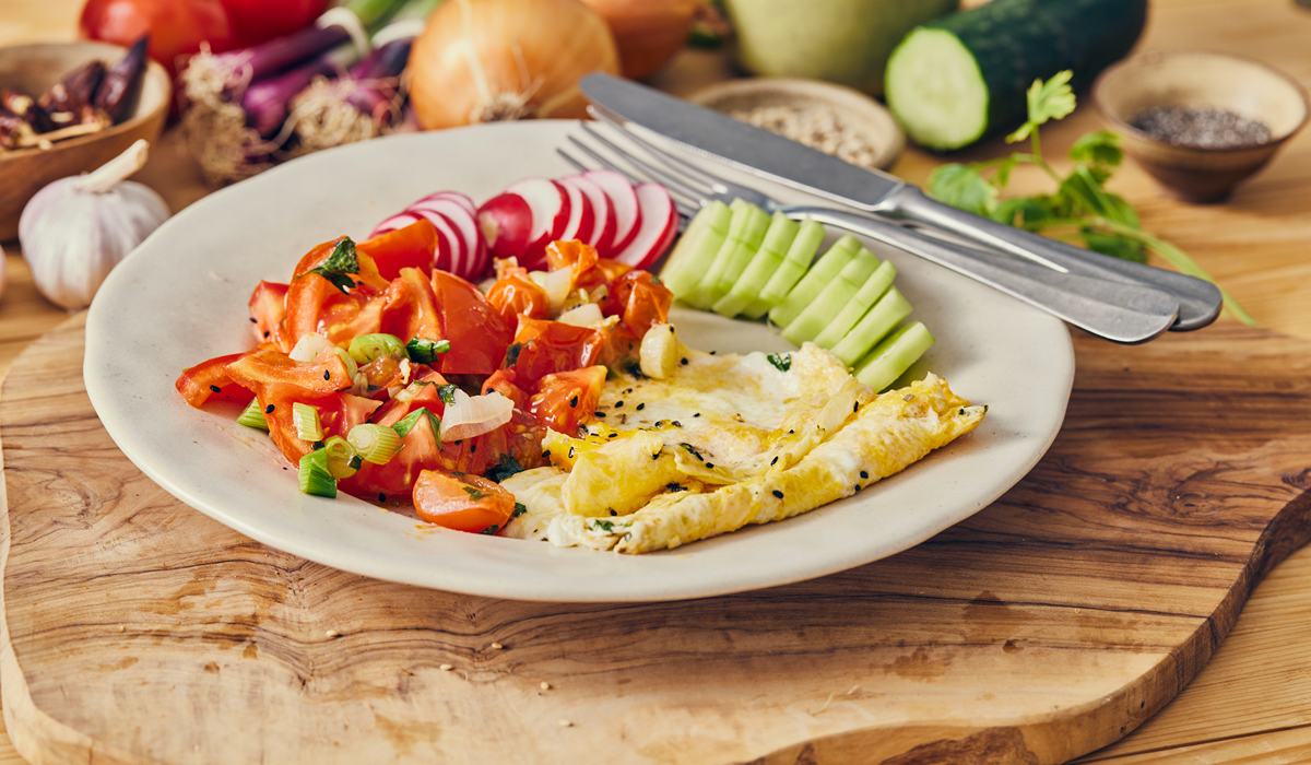 以Delicious and Healthy How to Cook Mouthwatering Dinners主题写一篇不少于1500字的英文文章并提炼3个关键词。