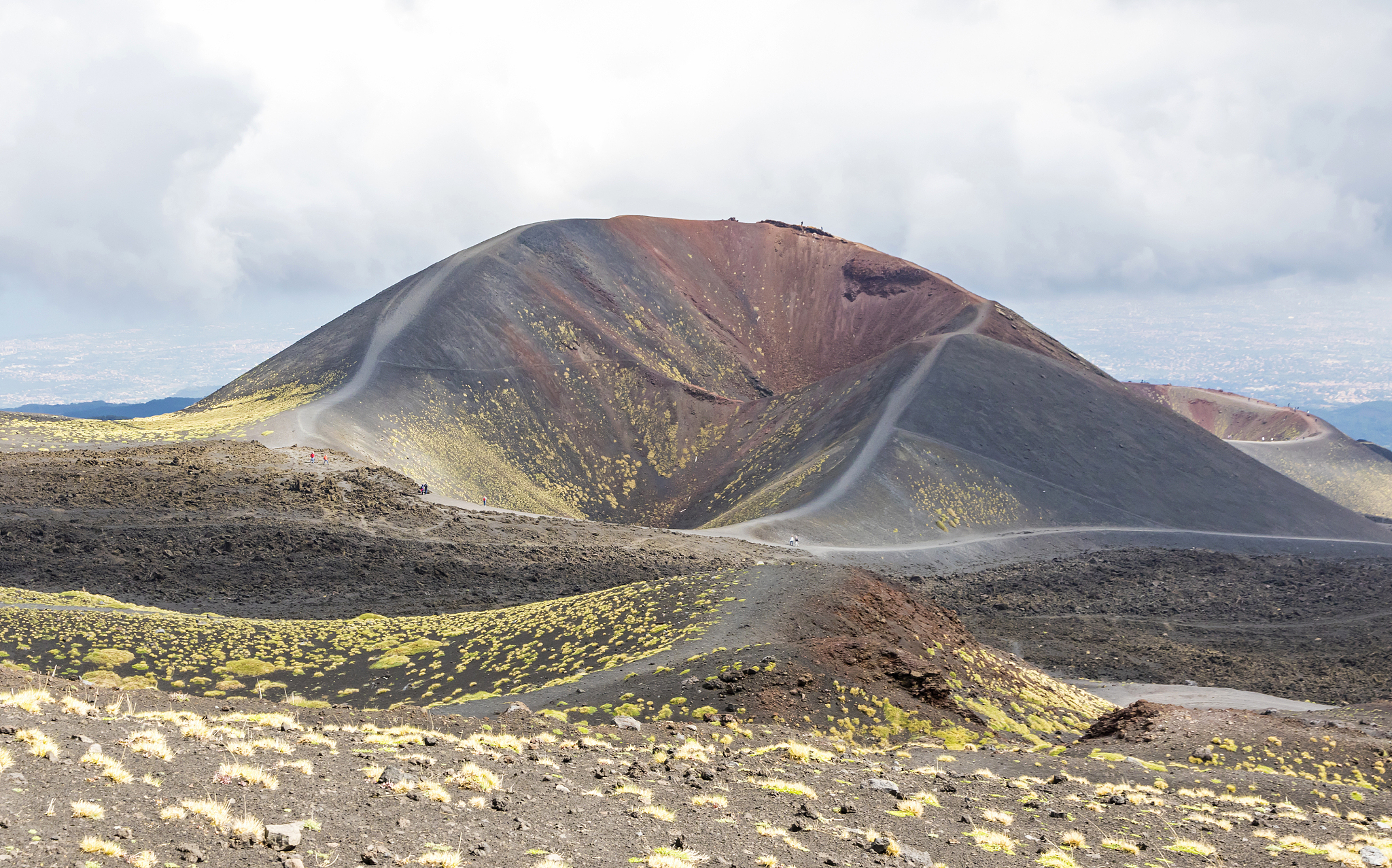 crater silvestri inferiori (1886m) on mount etna, sicily, italy