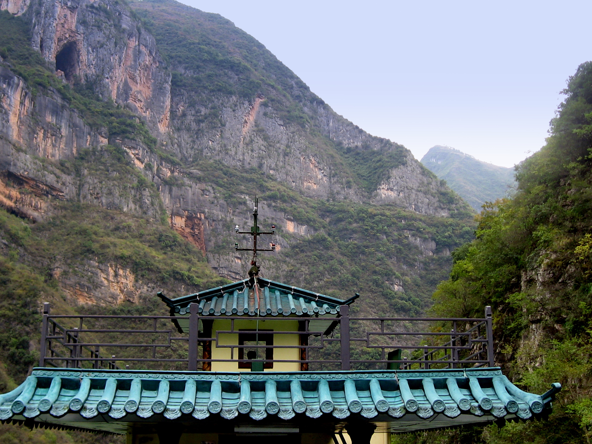 Spatiotemporal Dynamics of Phytoplankton in the Three Gorges Reservoir: Unveiling Environmental Drivers