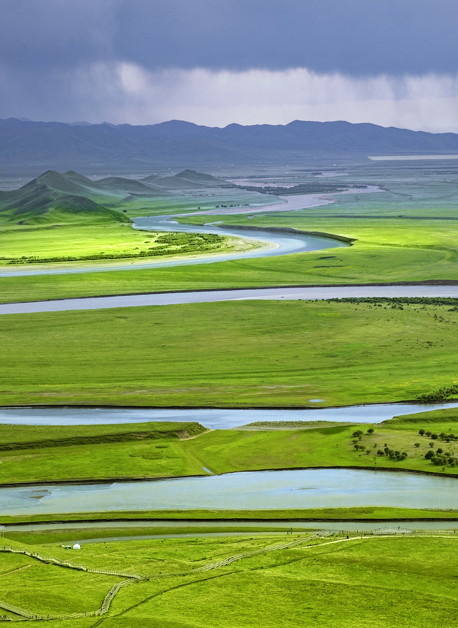 以弘扬黄河精神发扬黄河文化结合新时代黄河流域生态保护为主题创作符合时代精神传颂黄河史迹具有传播魅力的700字作文