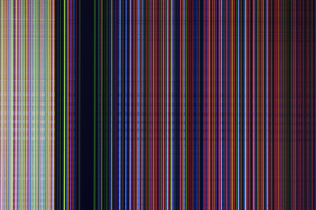 那些屏幕面板用手按压会发白？