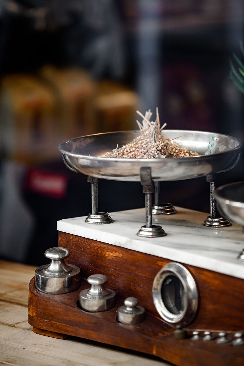 如何计算最小方差组合：A资产与C资产示例