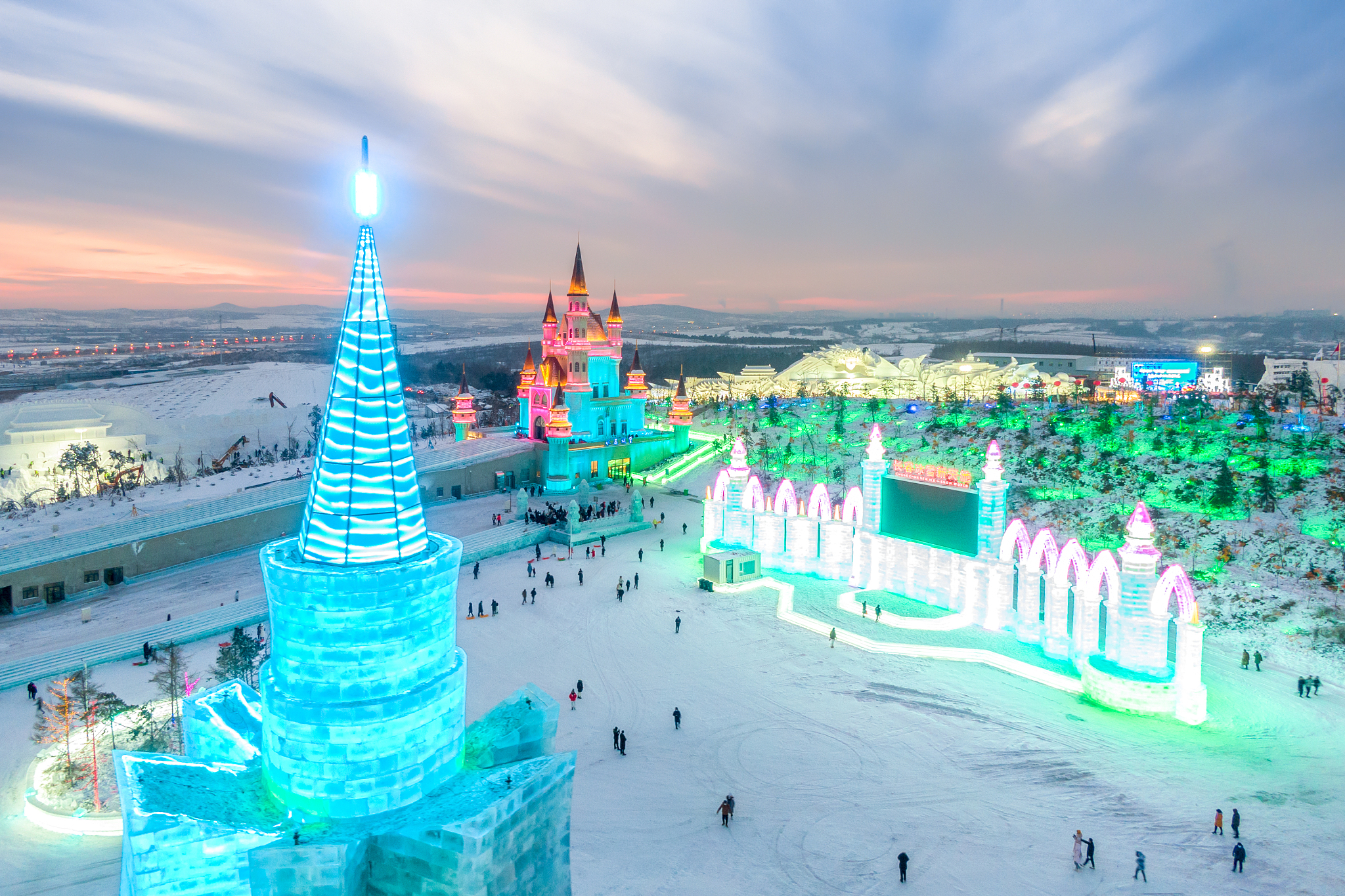 长春净月潭蓝冰奇观：大自然的蓝宝石，你见过吗？