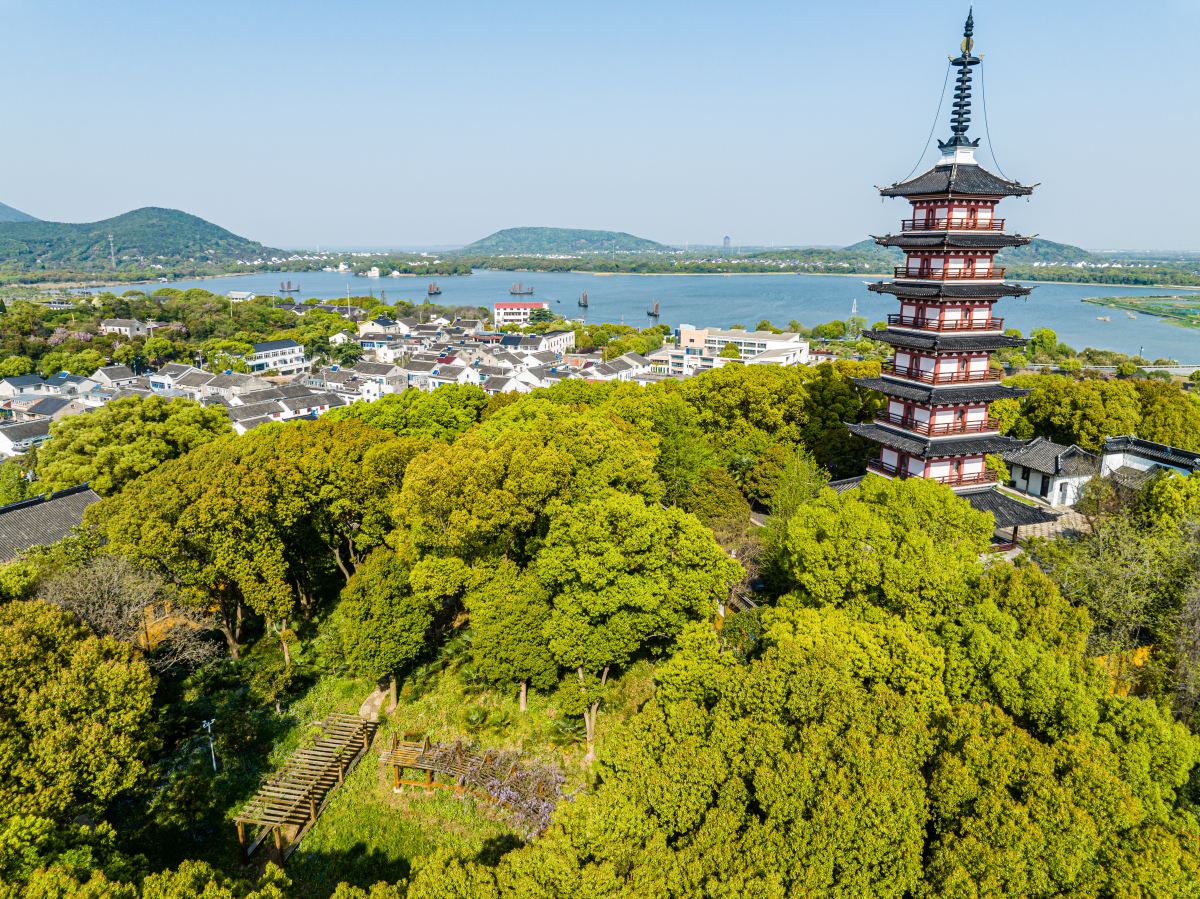 宝鸡市吴山旅游风景区,山水相映,风光旖旎,是一处集兹换