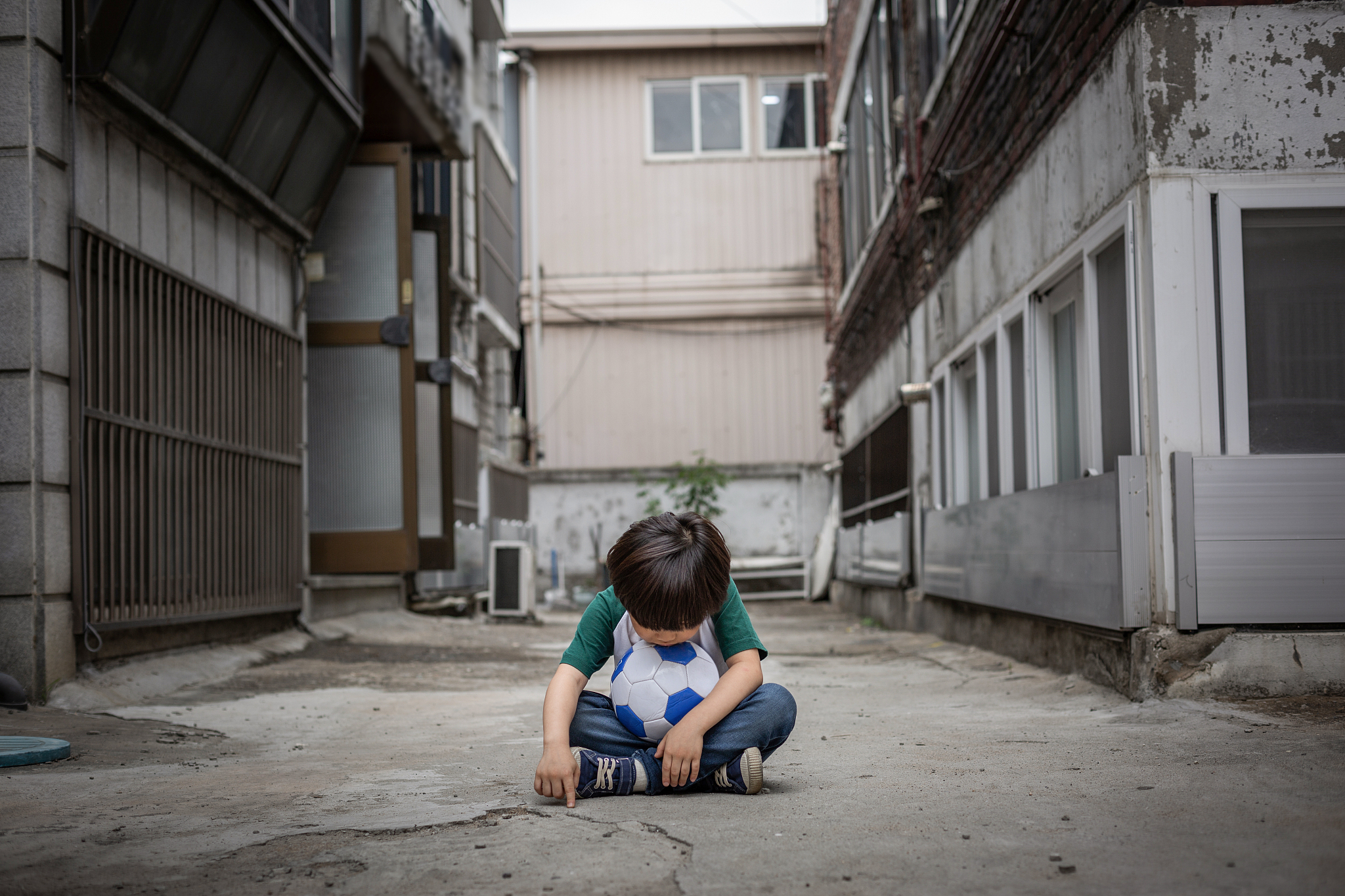 孤儿也能拥有幸福：如何找到慰藉和支持