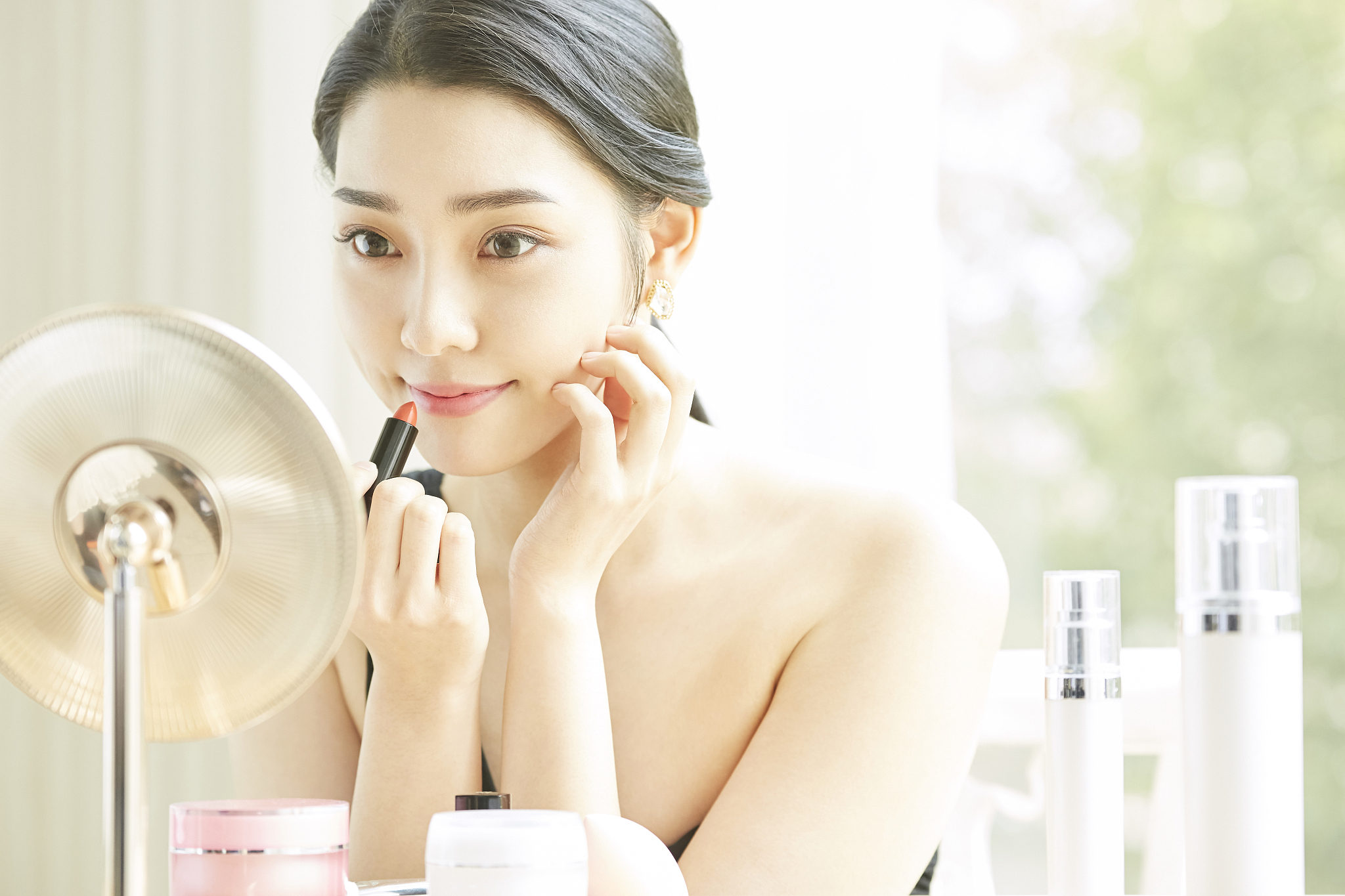 生成一段美容行业直播的文案不少于400字