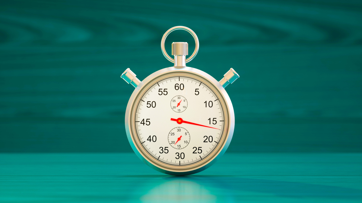 人们因技术发展得以更好地掌控时间但也有人因此成了时间的仆人。这句话引发了你怎样的联想与思考？请写一篇文章。要求：选准角度确定立意明确文体自拟标题；不要套作不得抄袭；不得泄露个人信息；不少于 800 字。