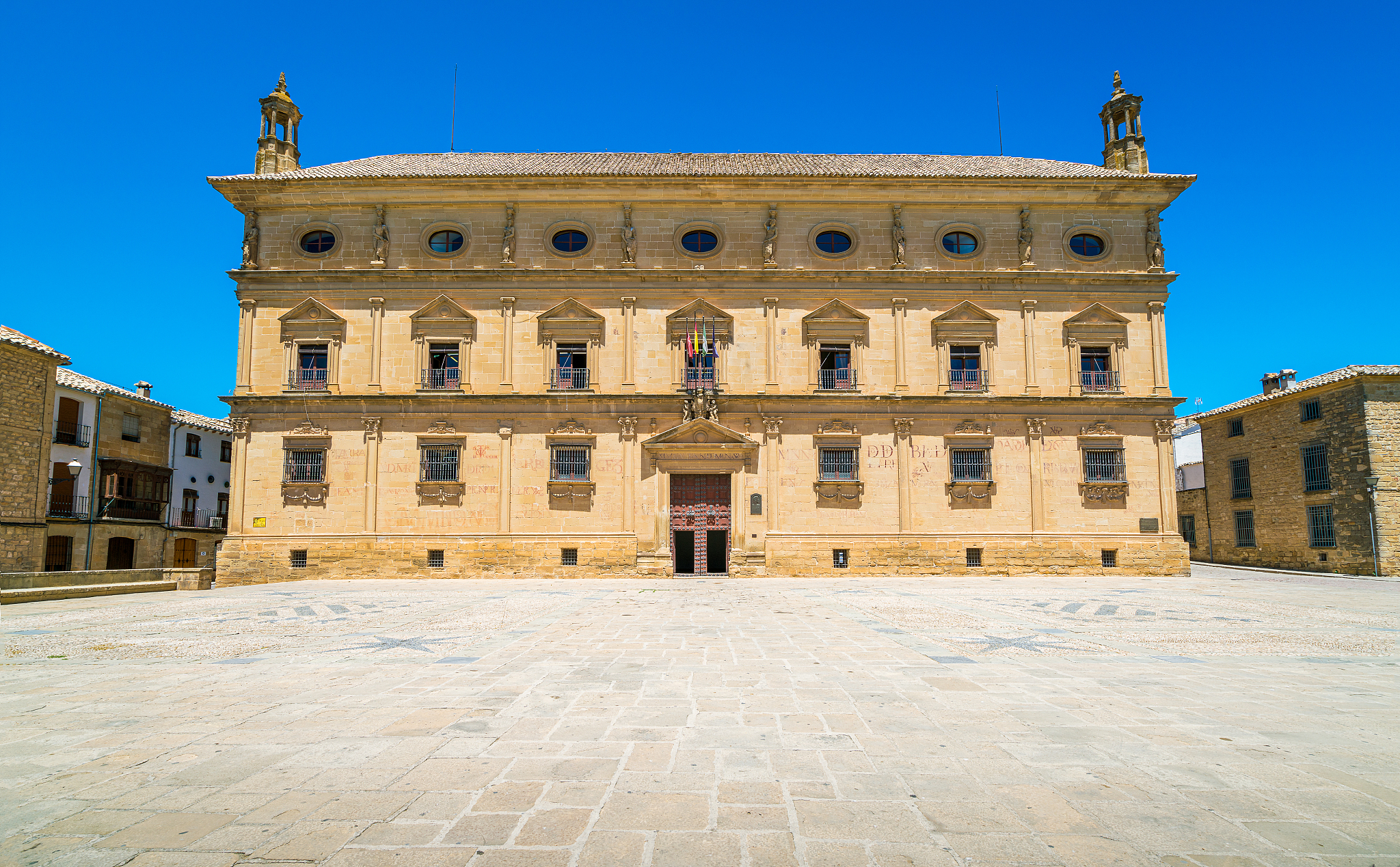 summer sight in ubeda with the palacio juan vazquez de molina. j