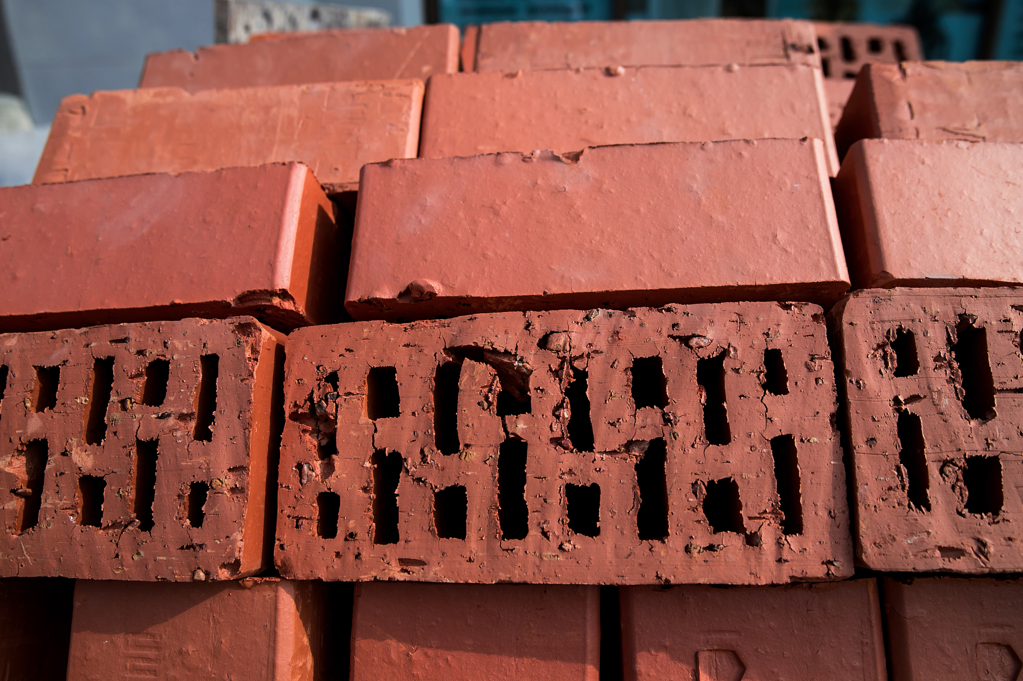 烧结页岩砖 vs 烧结普通砖 vs 混凝土砌块：哪个更结实？