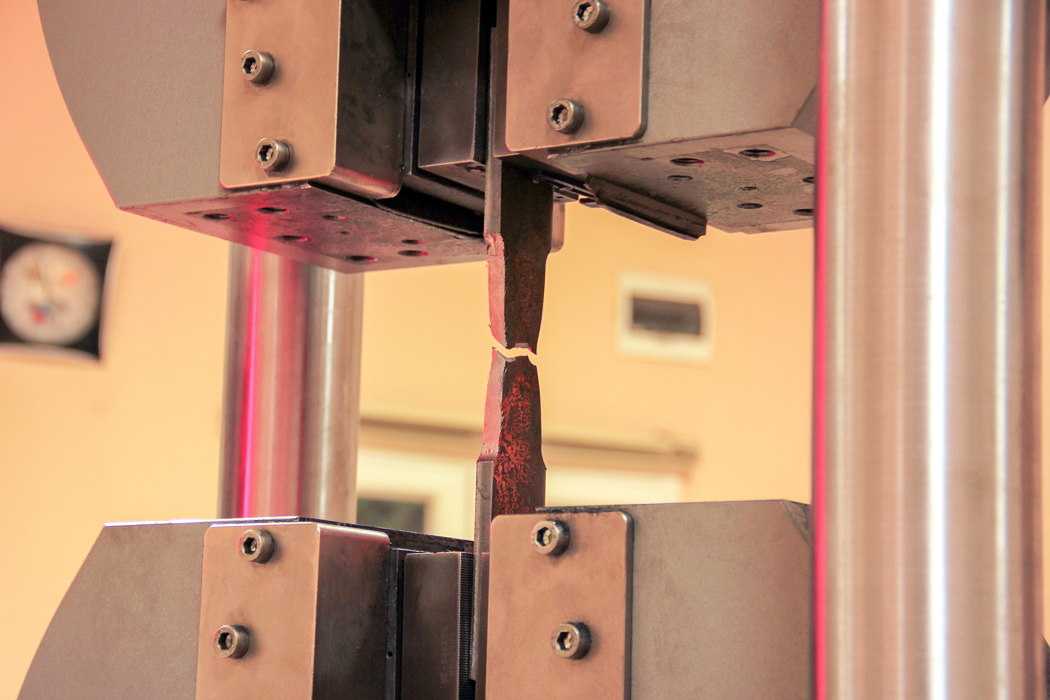 材料的压力应该如何分析