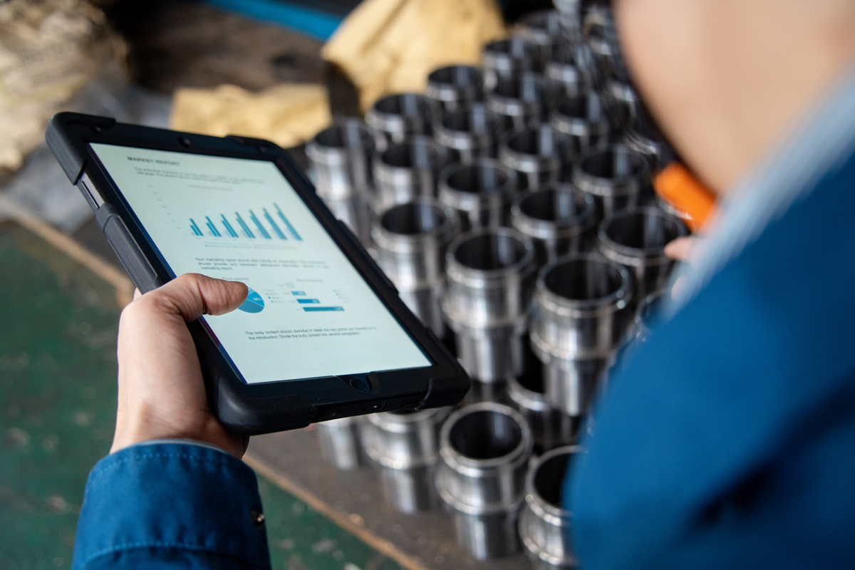 传统测试跟移动APP不同的地方1 移动APP的测试需要考虑多种设备和操作系统的兼容性而传统测试则通常只需要考虑一个固定的平台。2 移动APP的测试需要考虑用户交互和用户体验而传统测试则通常只需要关注功能和性能。3 移动APP的测试需要考虑网络连接和不稳定的网络环境而传统测试则通常只需要考虑本地环境。4 移动APP的测试需要考虑不同的屏幕尺寸和分辨率而传统测试则通常只需要考虑一个标准的屏幕尺寸。5