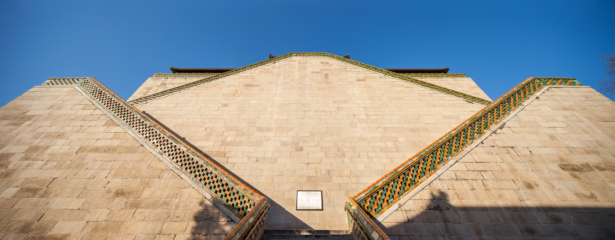 Explore the Great Wall of China: A Symbol of History and Resilience