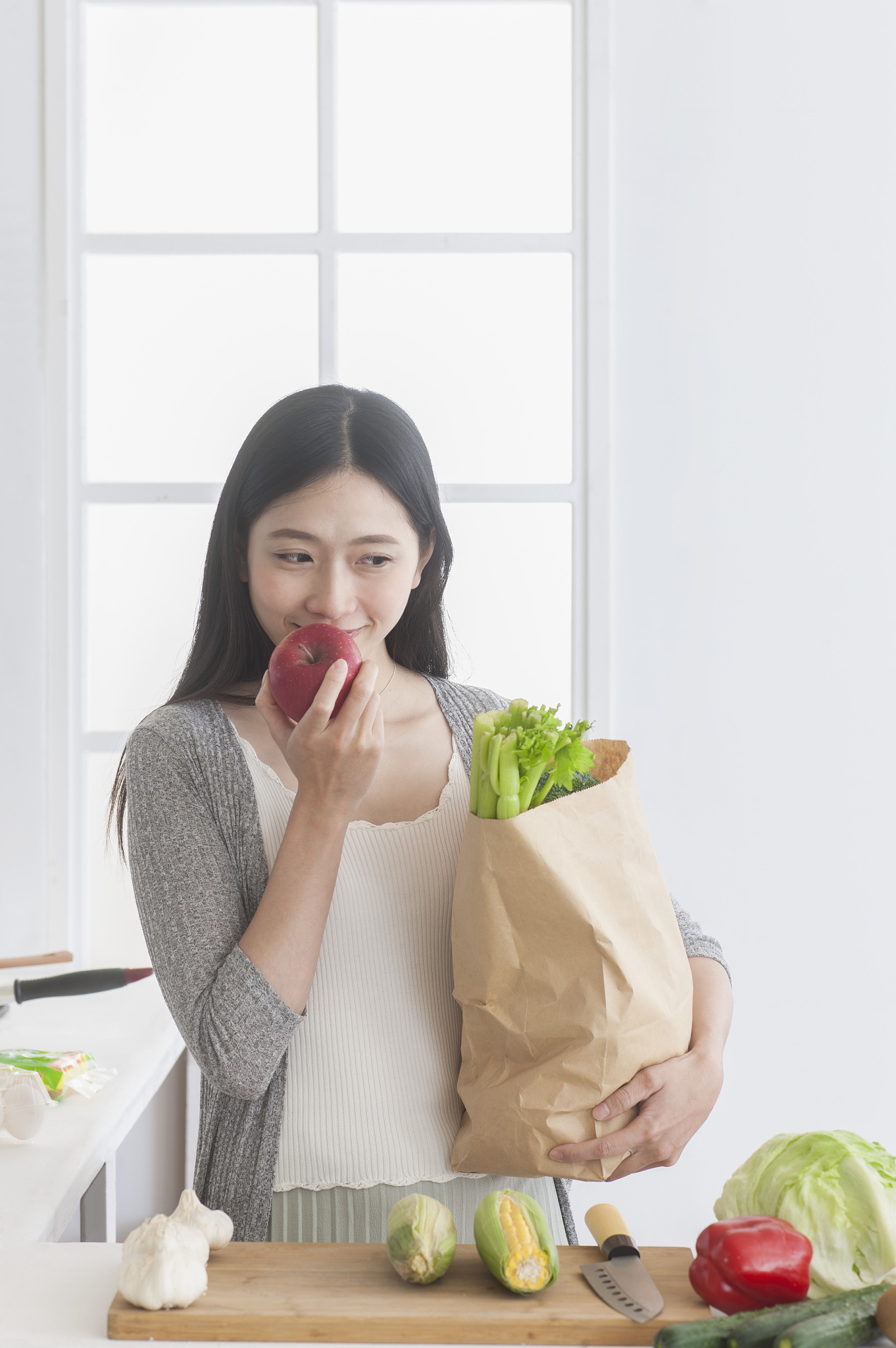 写一个采购管理制度及采购流程 本制度涉及的采购类别包括：项目采购材料采购、工程采购、年度采购、零星采购、应急采购。包含 项目采购材料采购、工程采购、年度采购、零星采购、应急采购。 基本流程：采购需求—寻找供应商—询价、比价、议价—采购洽谈—合同的签订—交货验收—质检—入库—计划对账—财务结算。 由需求部门发起飞书线上《采购申请》按着公司规定的申请单格式认真详细、清楚的填写《采购申请单》各项数