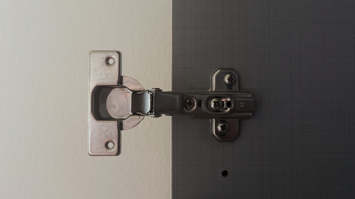 铰链 vs 固定：了解两种不同连接方式