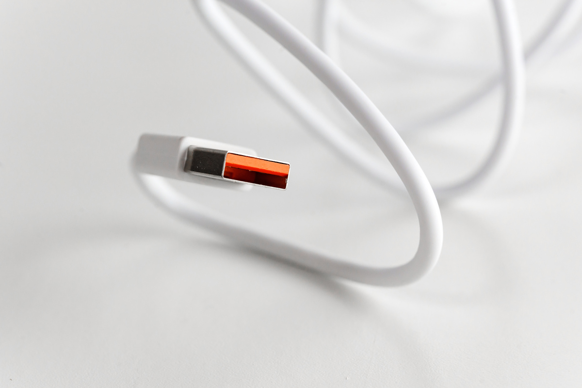 给出一下代码类图用文字形式表示class HeadphoneInterface public virtual void playMusic = 0;; 35mm接口类实现了Headphone接口class Headphone35mm public HeadphoneInterface public void playMusic cout 使用35mm接口播放音乐