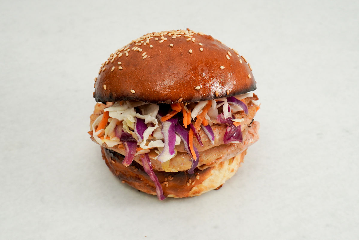 写一个汉堡王的双蛋双牛堡创意广告视频脚本要求时长为30s