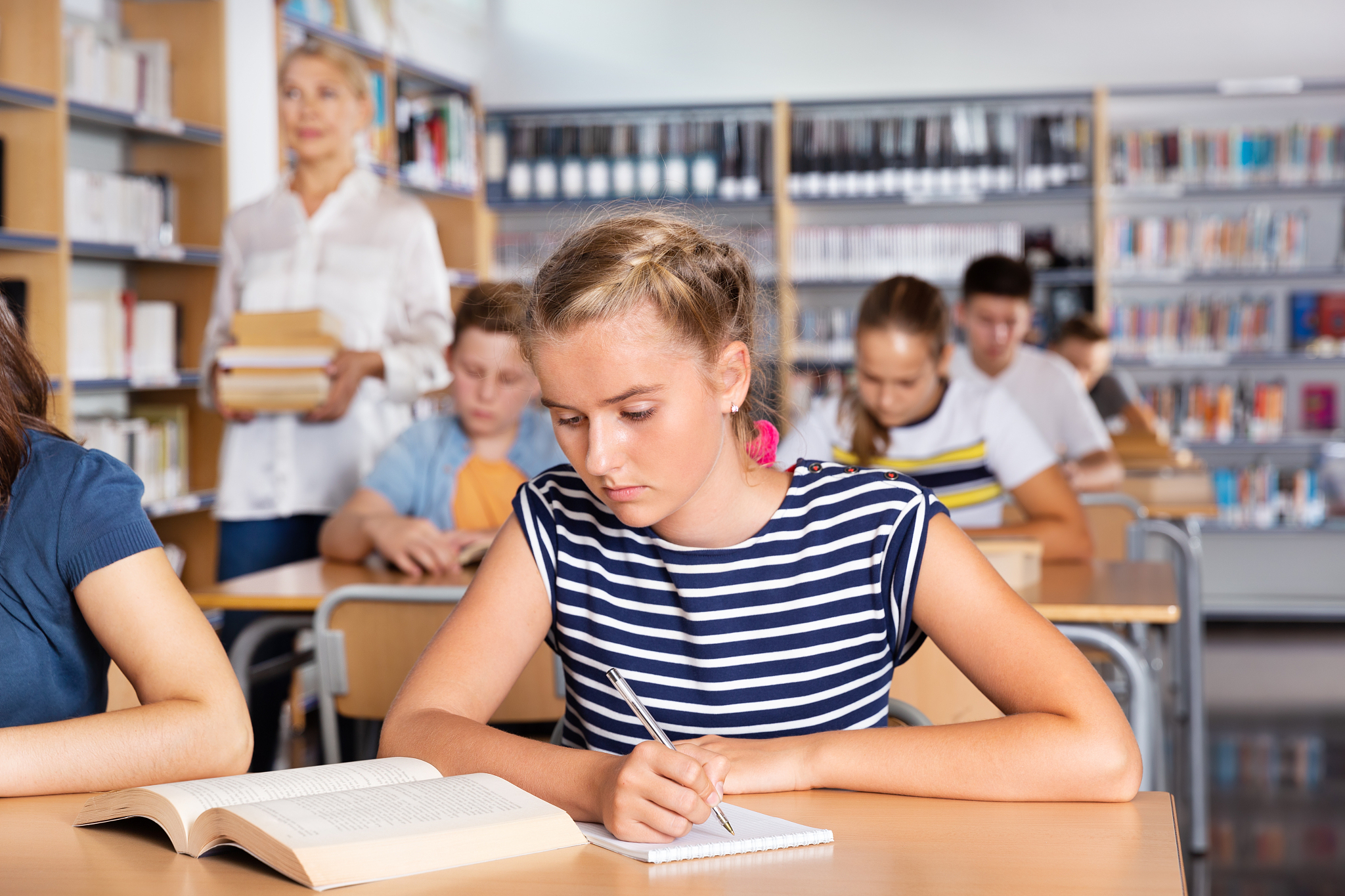 初中女生上什么中专学校好用发