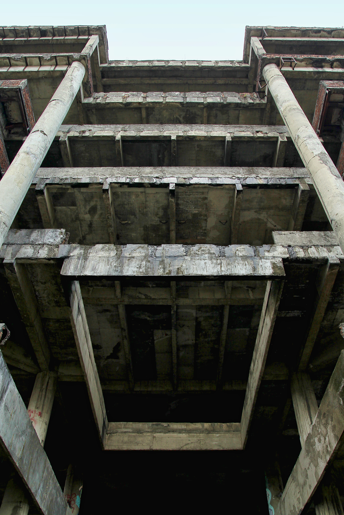 柱子横梁偏差20公分，能接受吗？