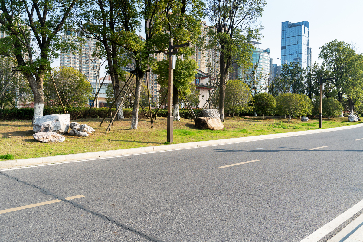 关于港务区绿地二期住宅小区混凝土道路的路面铺设施工的具体工作内容。