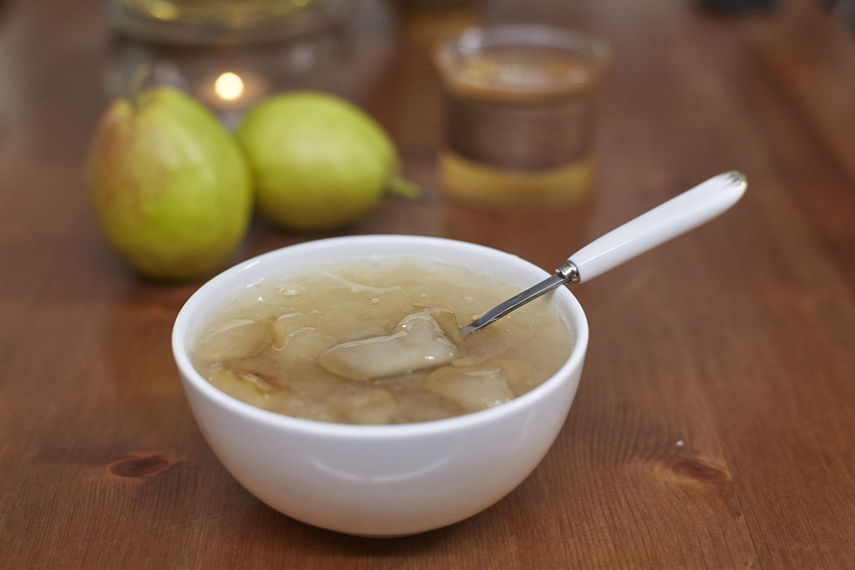 燕窝雪梨的功效与作用：滋补养颜、抗衰老、清热解毒、补血补气