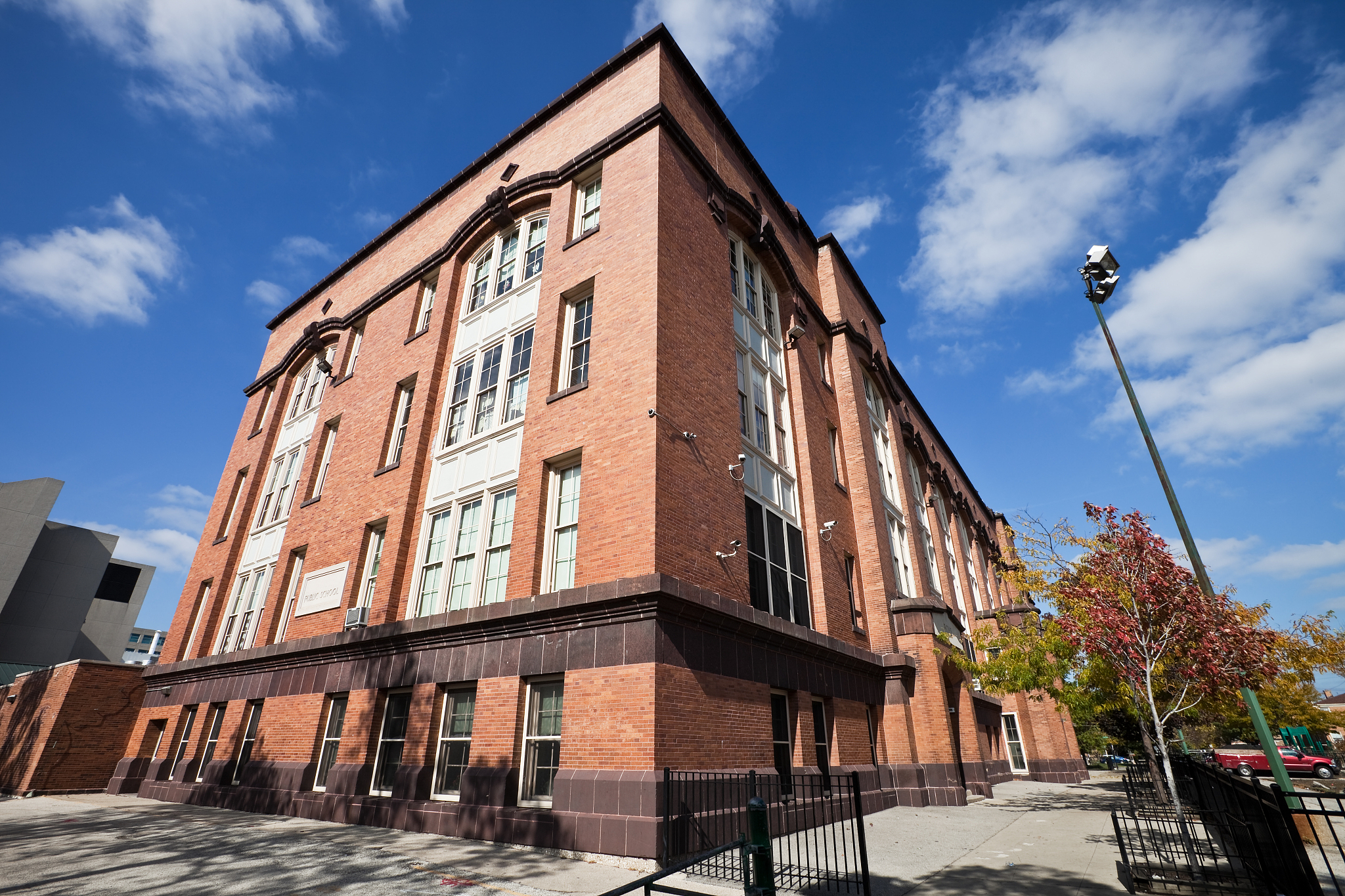 public school in chicago far north side neighborhood