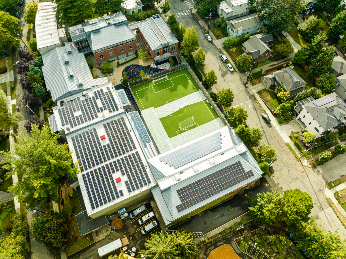 中国未来房产会如何发展用英语回答再翻译一下